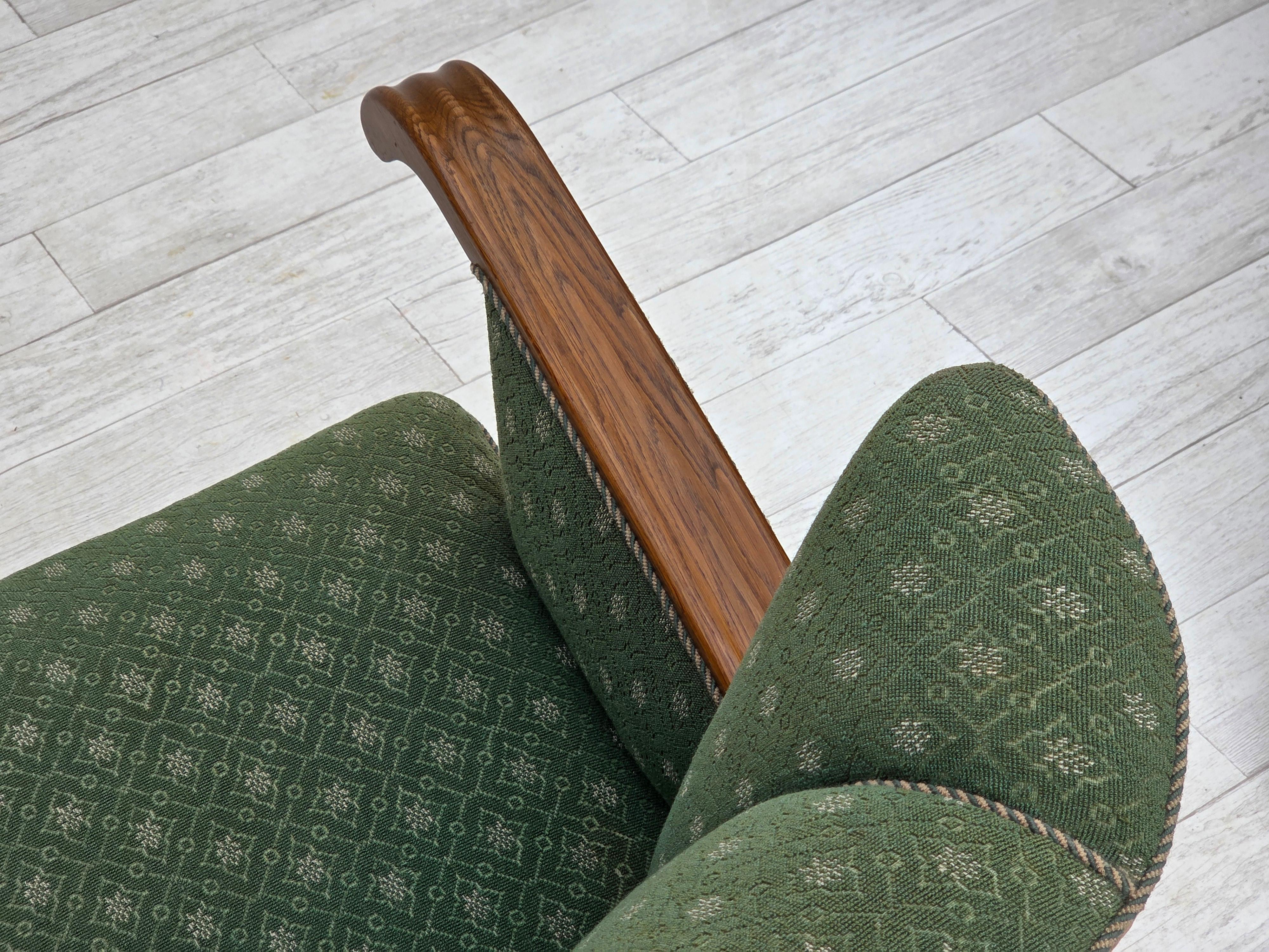 1950s, Danish 3-seater sofa, green/beige furniture wool fabric, oak wood. en vente 8