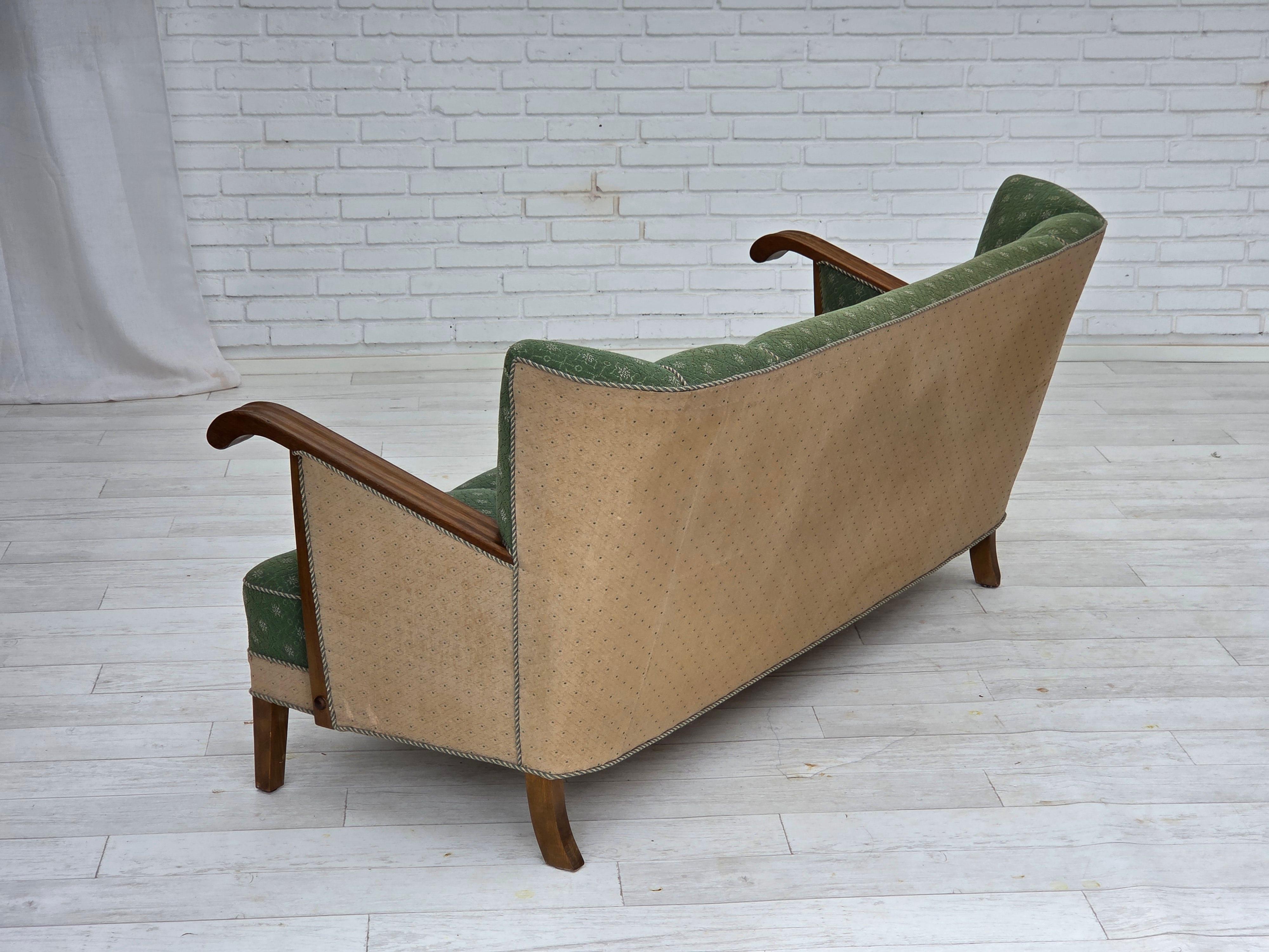 1950s, Danish 3-seater sofa, green/beige furniture wool fabric, oak wood. en vente 9