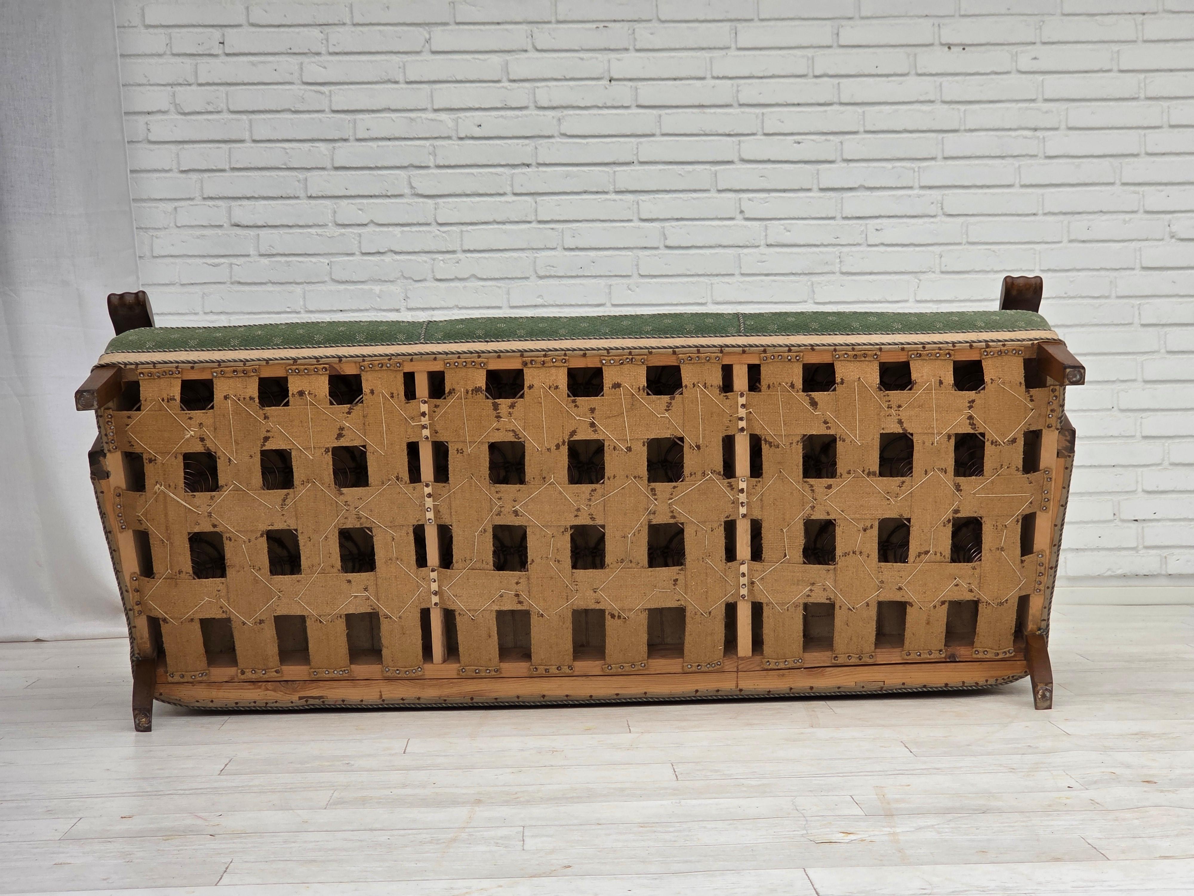 1950s, Danish 3-seater sofa, green/beige furniture wool fabric, oak wood. en vente 11