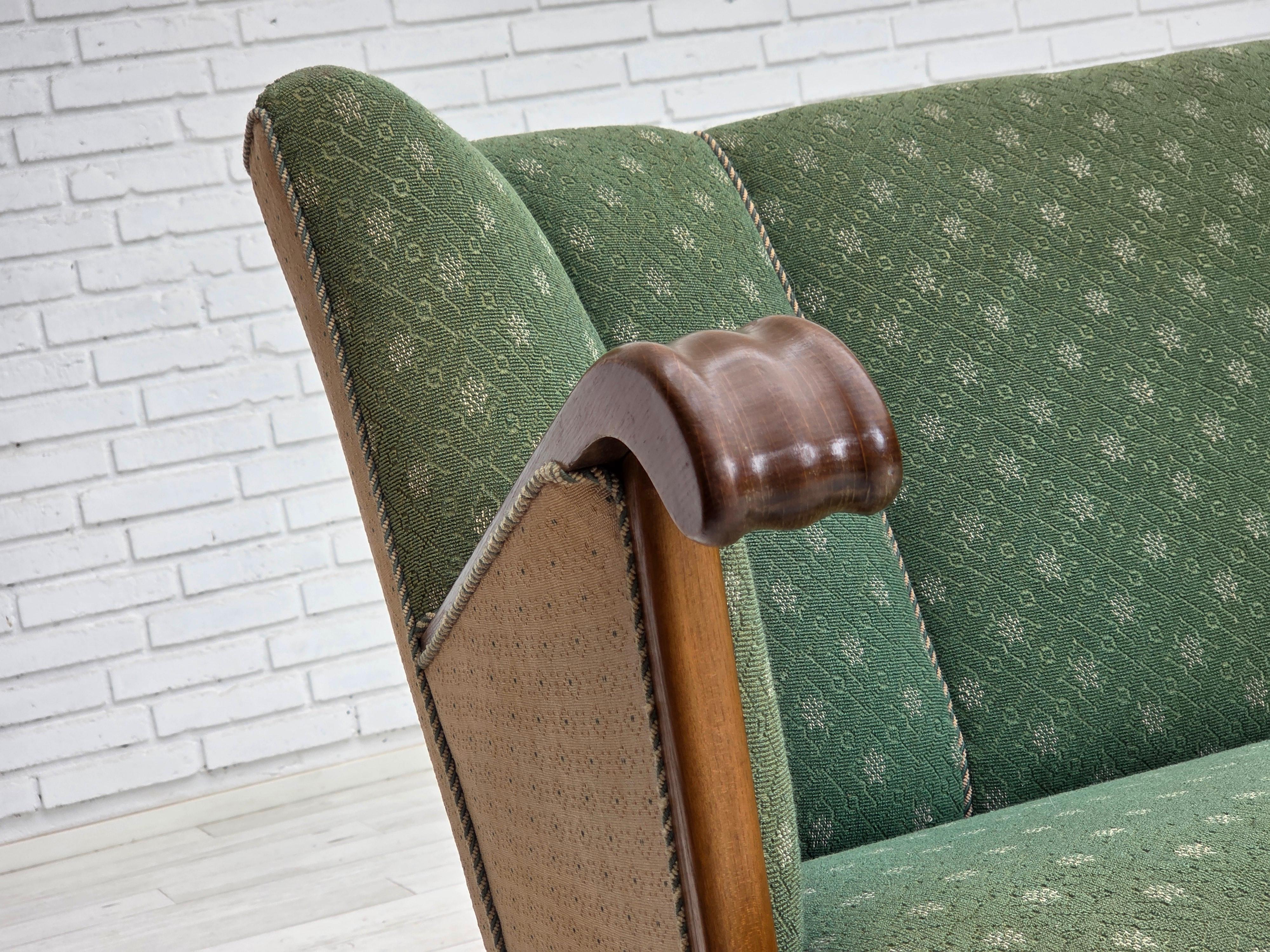 Scandinave moderne 1950s, Danish 3-seater sofa, green/beige furniture wool fabric, oak wood. en vente