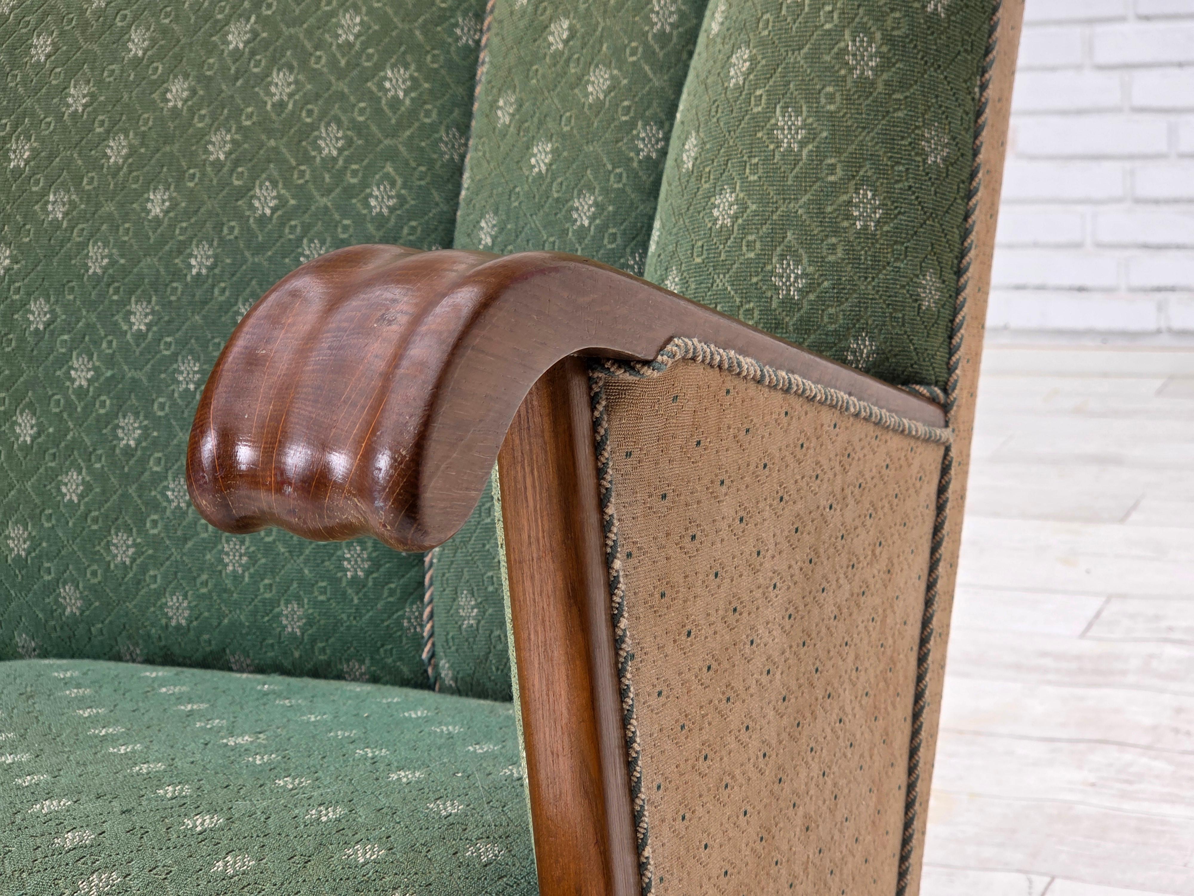 1950s, Danish 3-seater sofa, green/beige furniture wool fabric, oak wood. Bon état - En vente à Tarm, 82