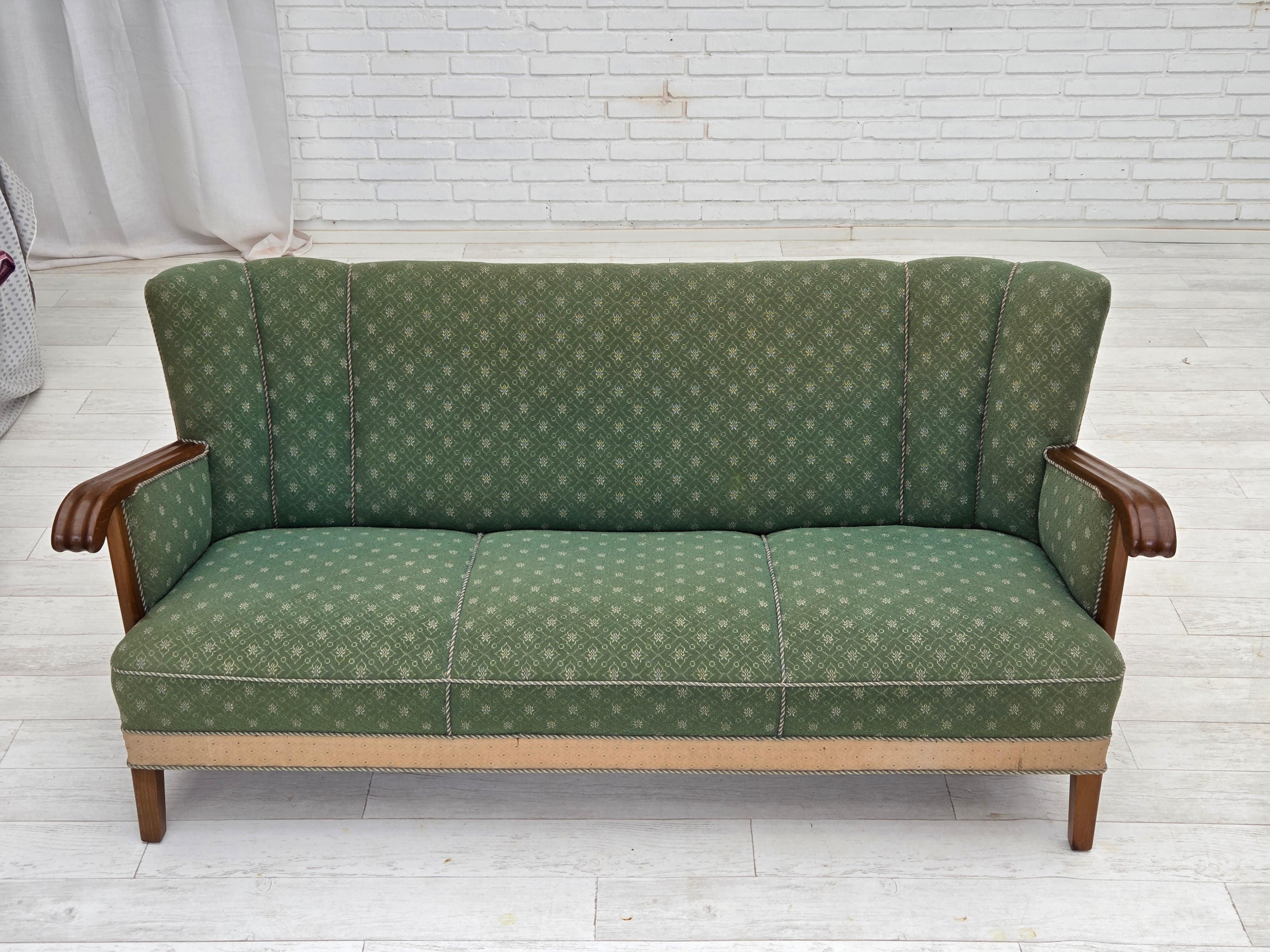 Milieu du XXe siècle 1950s, Danish 3-seater sofa, green/beige furniture wool fabric, oak wood. en vente