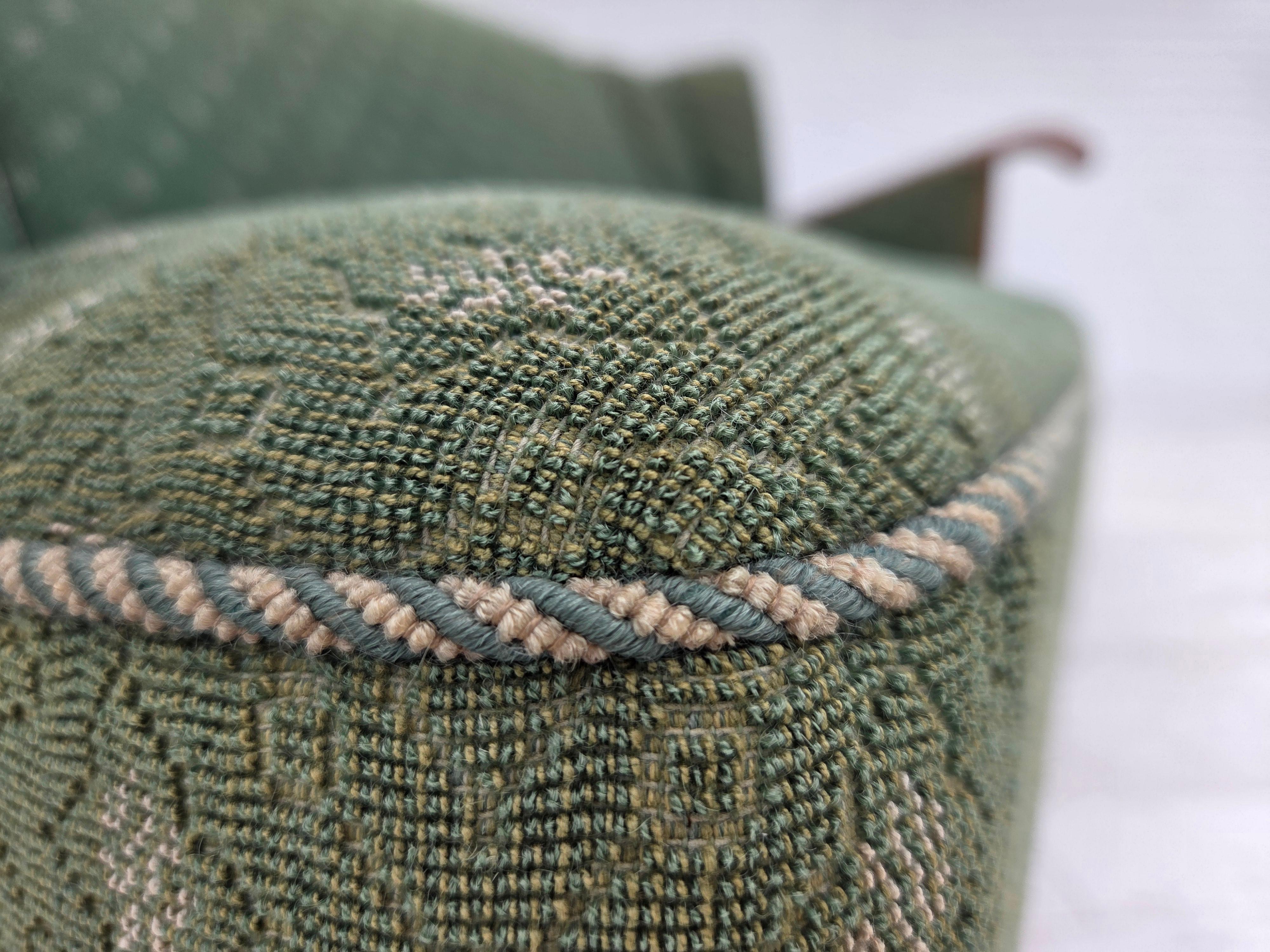 1950s, Danish 3-seater sofa, green/beige furniture wool fabric, oak wood. en vente 2