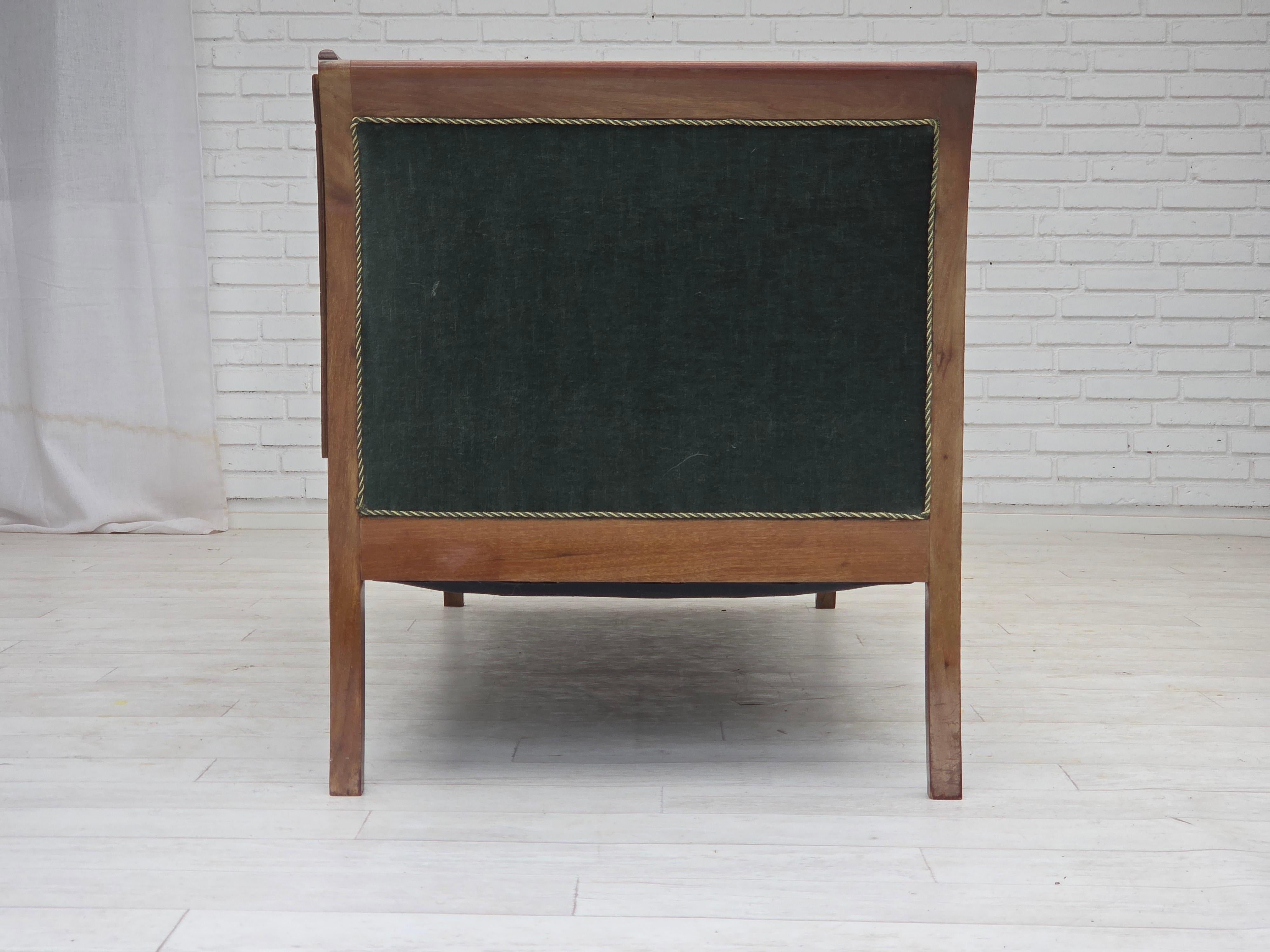 Scandinavo moderno Anni '50, divano danese a 3 posti, velluto verde/blu, legno di frassino. in vendita