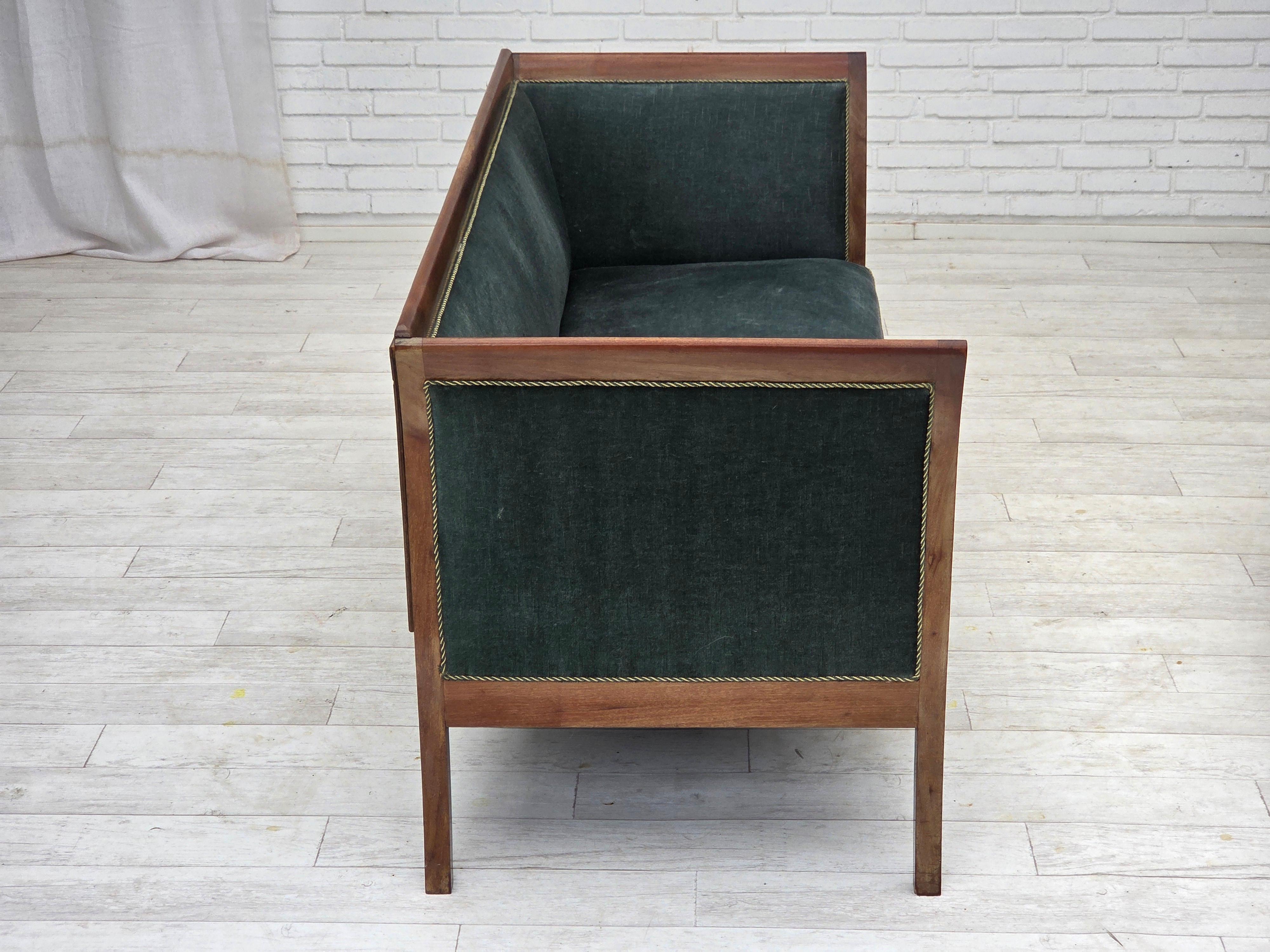 Danese Anni '50, divano danese a 3 posti, velluto verde/blu, legno di frassino. in vendita