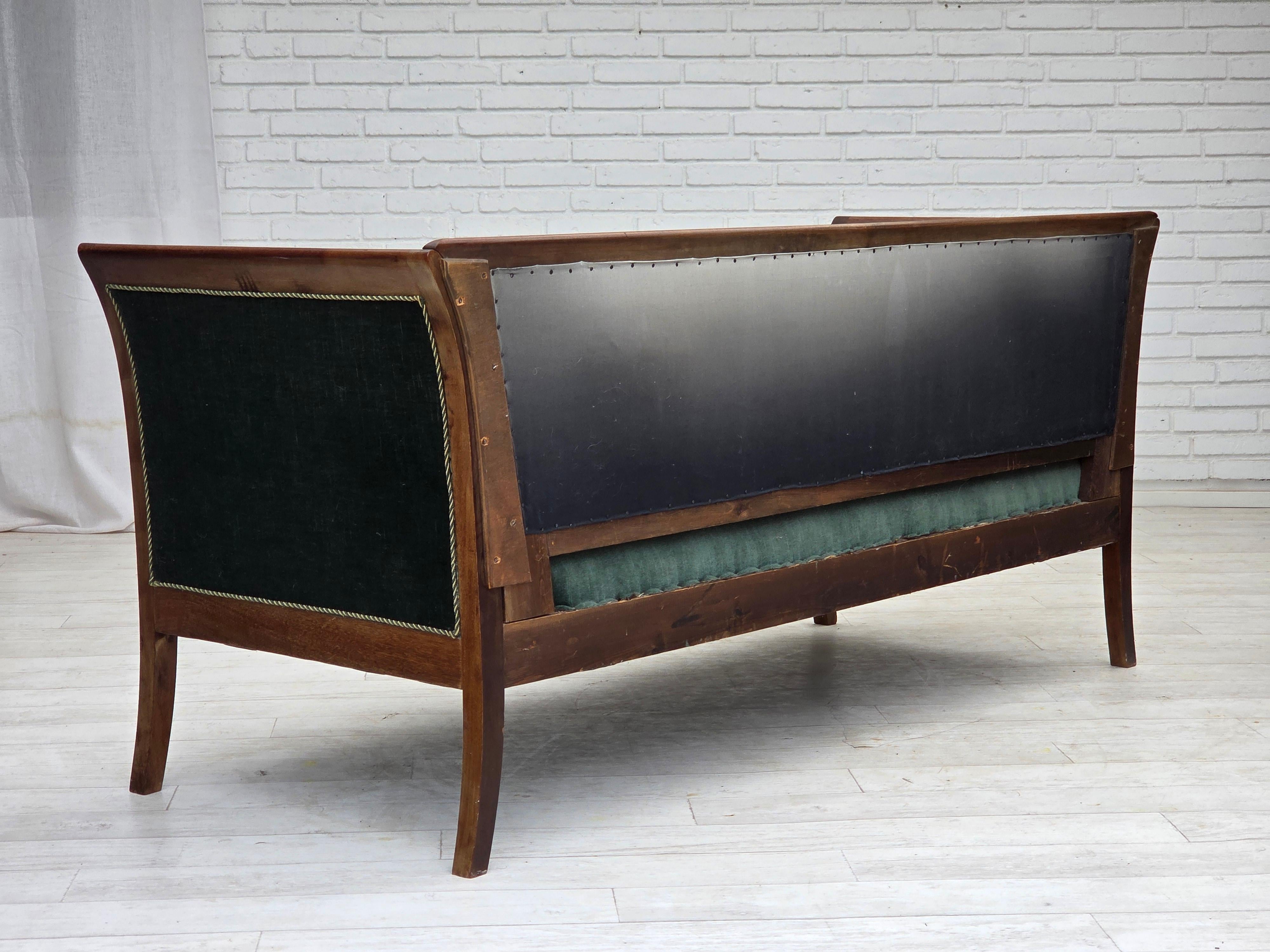 Velluto Anni '50, divano danese a 3 posti, velluto verde/blu, legno di frassino. in vendita