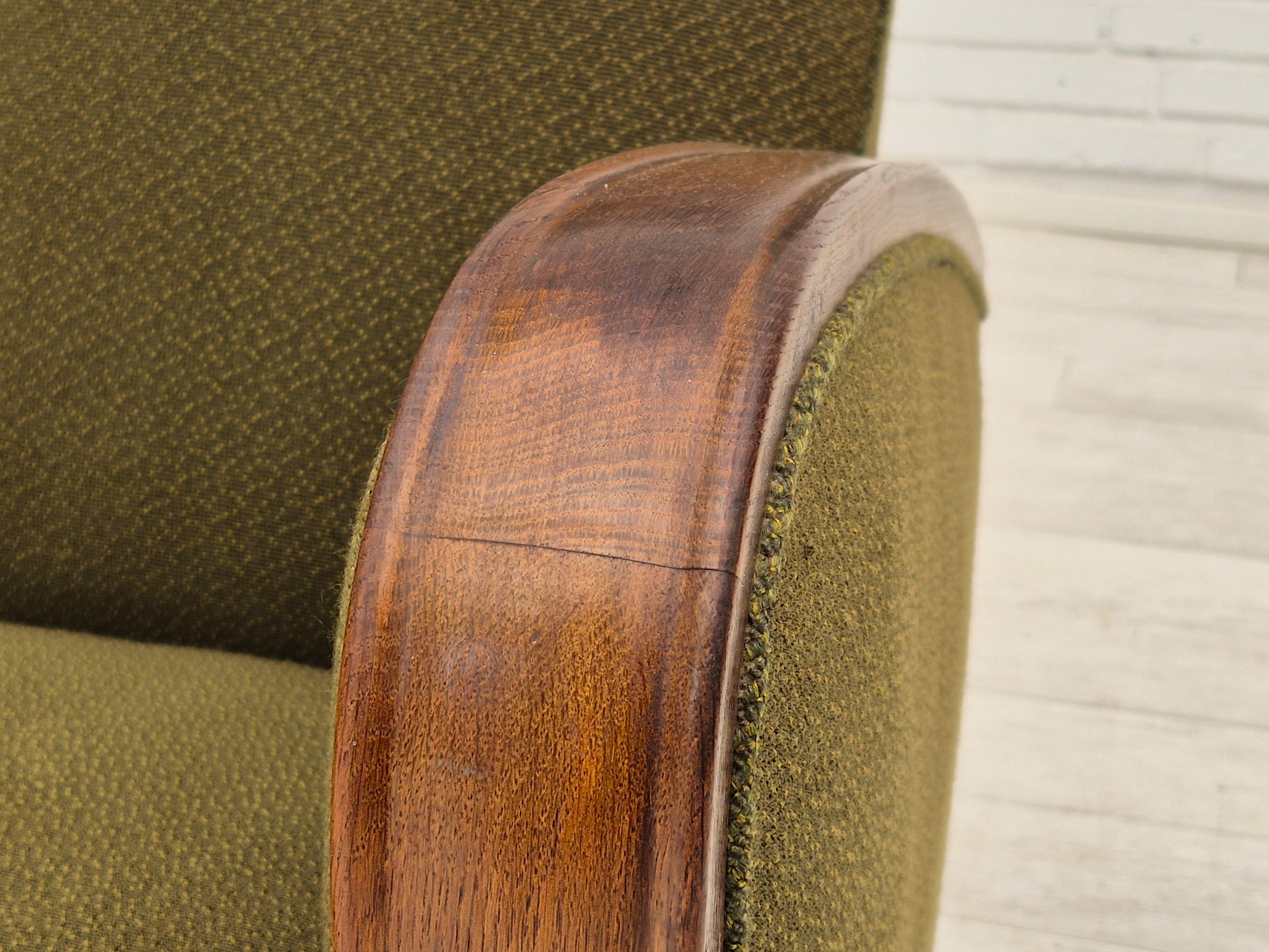 1950s, Danish 3 seater sofa in original very good condition, oak wood. en vente 7