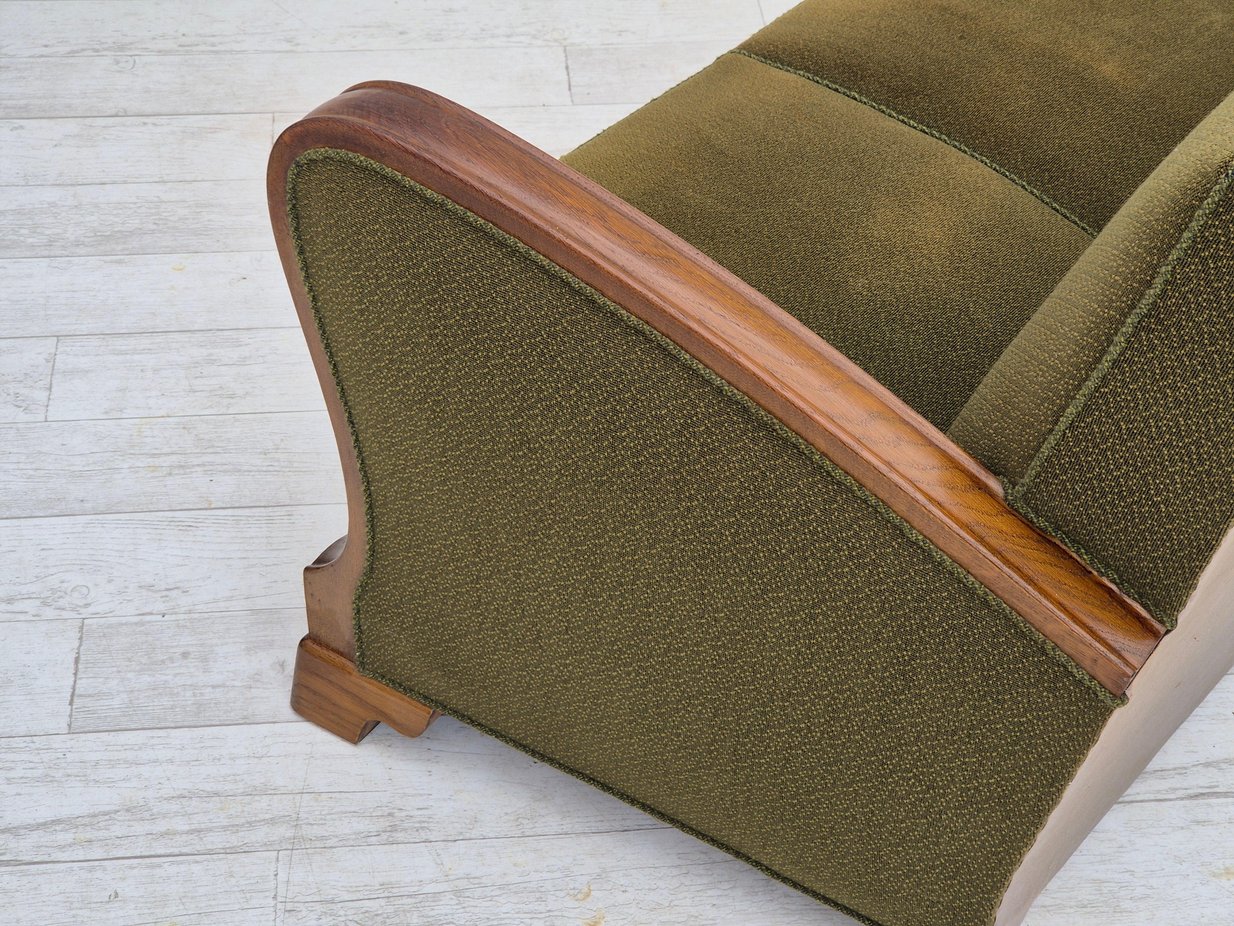 1950s, Danish 3 seater sofa in original very good condition, oak wood. en vente 9