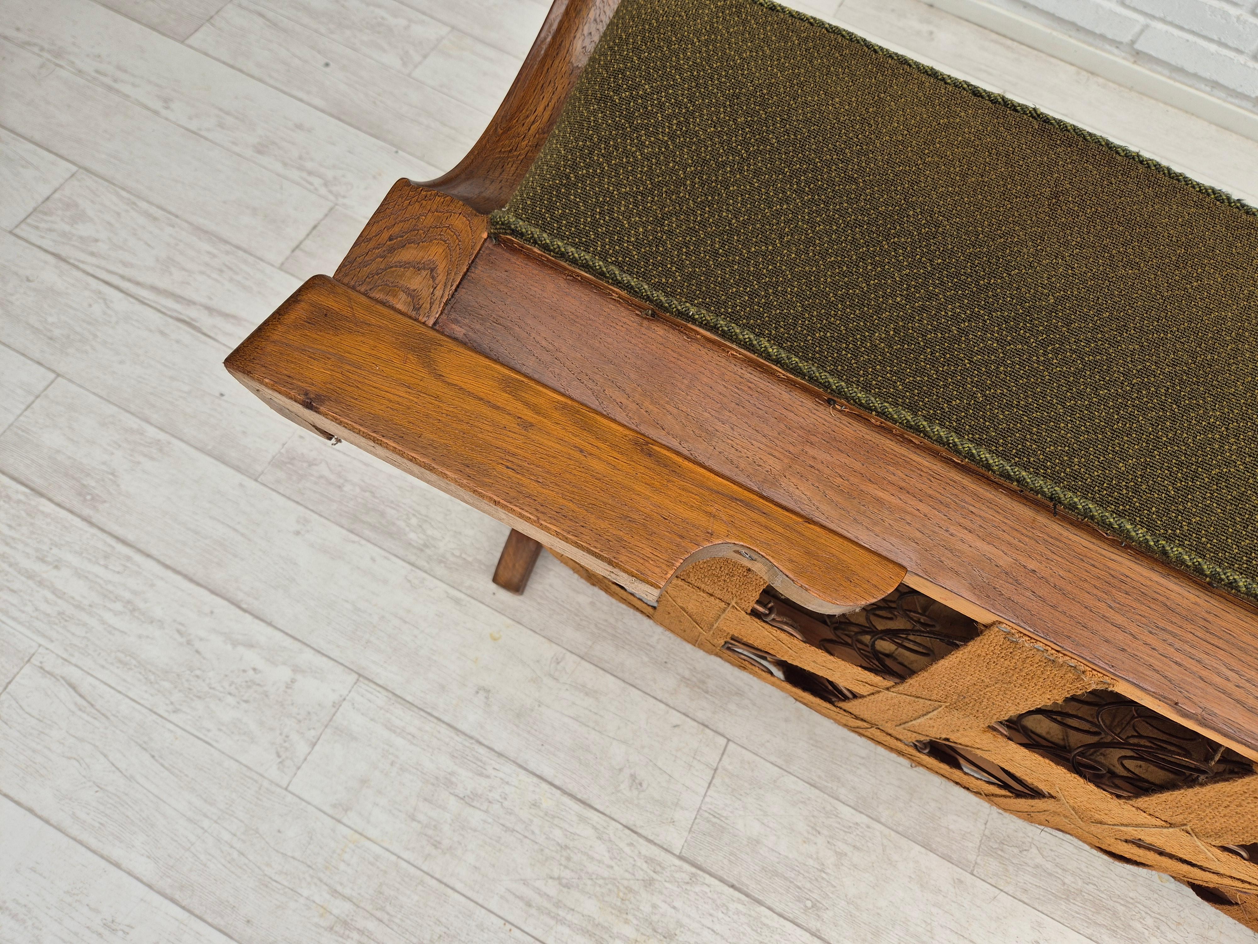 1950s, Danish 3 seater sofa in original very good condition, oak wood. en vente 11