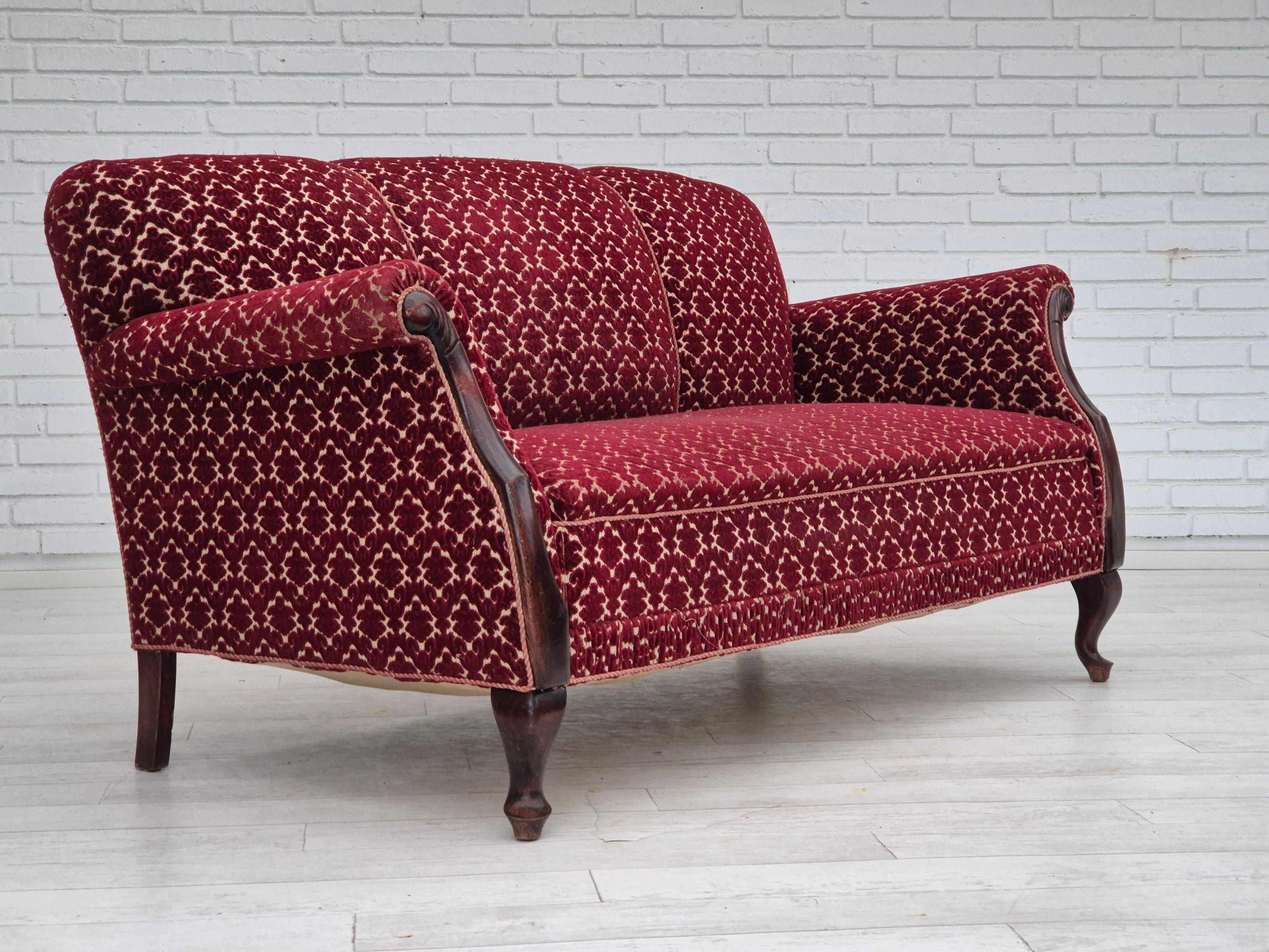 Scandinave moderne Années 50, canapé danois 3 places, état d'origine, meuble velours, bois de hêtre. en vente