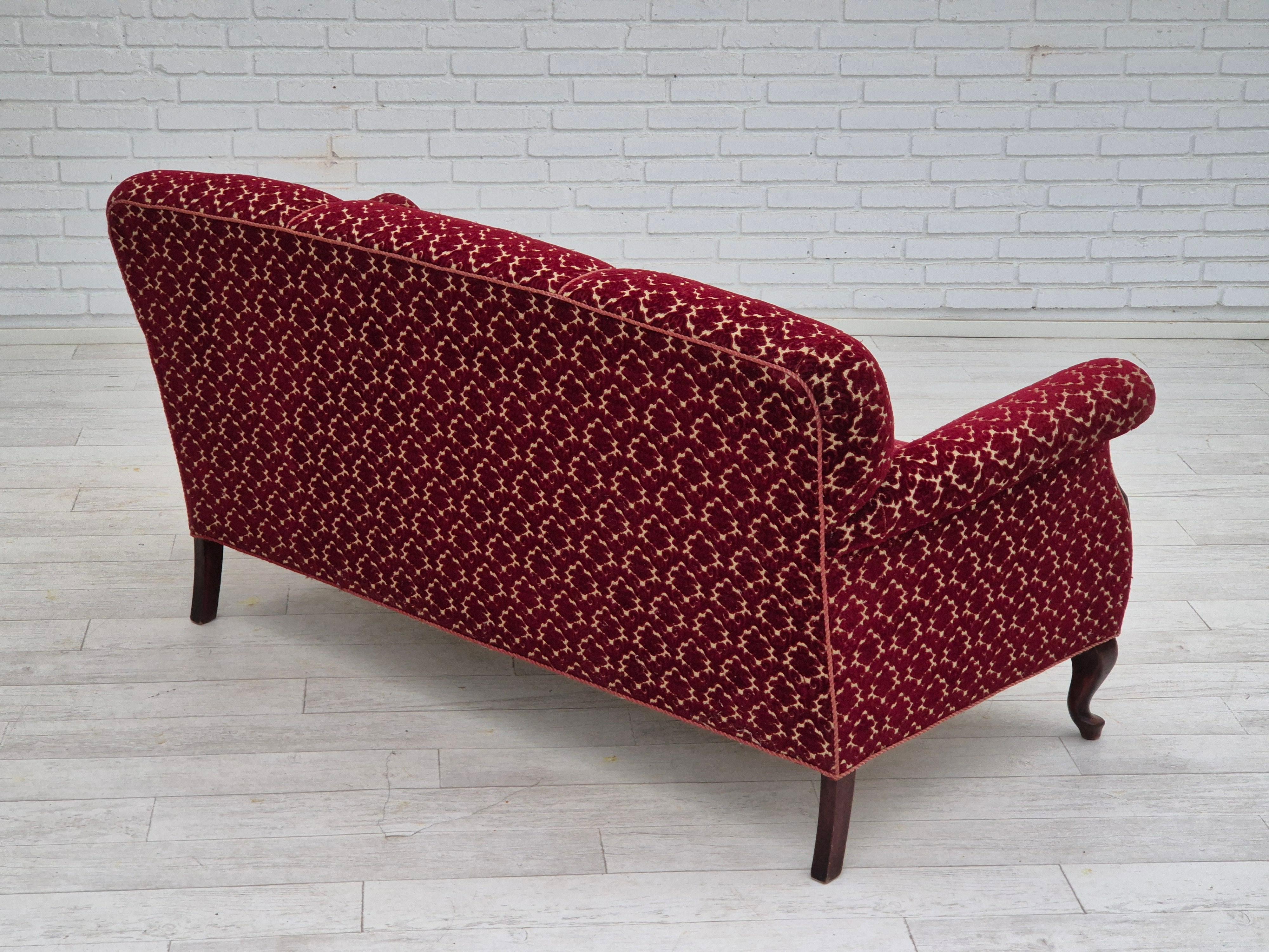 Milieu du XXe siècle Années 50, canapé danois 3 places, état d'origine, meuble velours, bois de hêtre. en vente