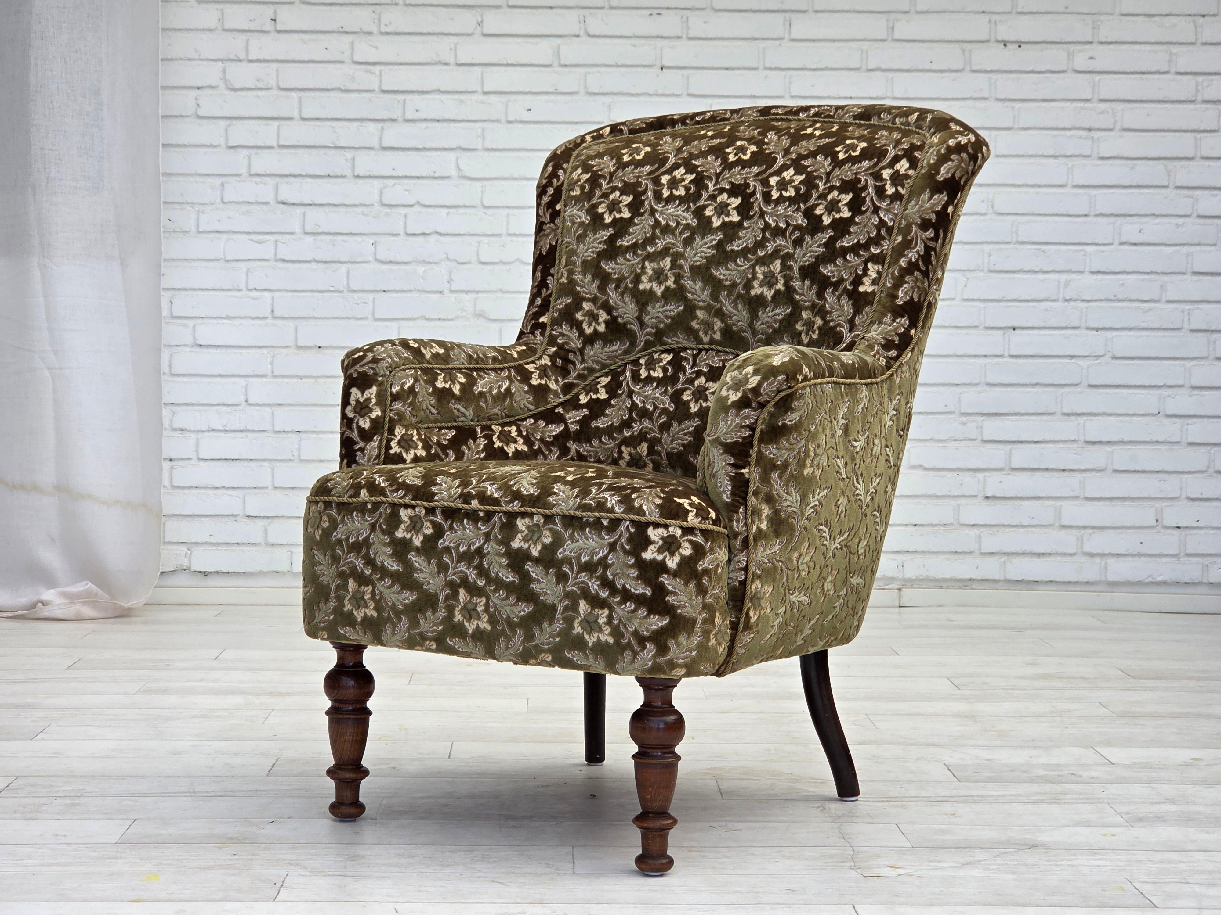 Poltrona danese degli anni '1950, velluto verde da arredamento, gambe in legno di frassino. in vendita 7