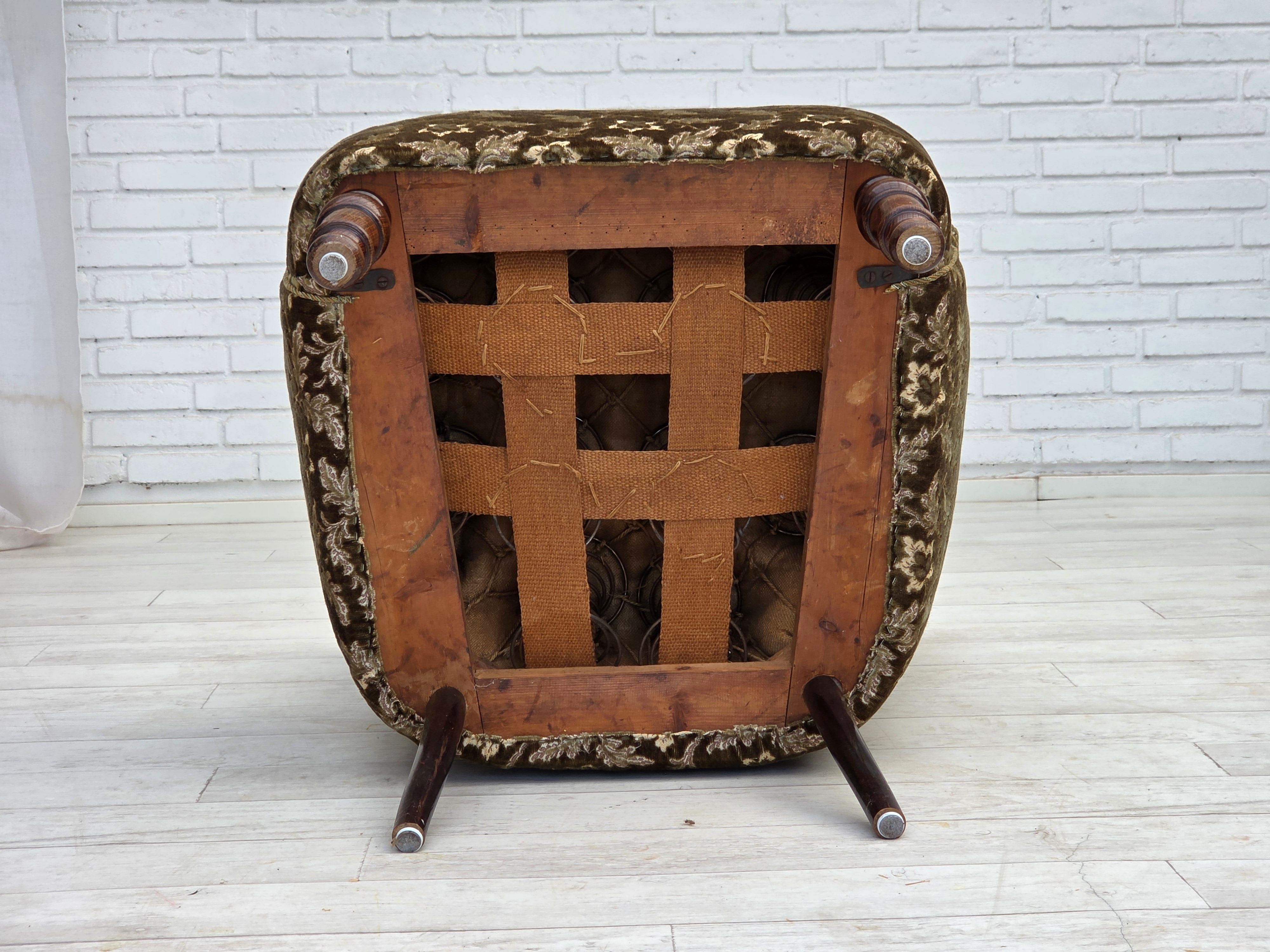 Poltrona danese degli anni '1950, velluto verde da arredamento, gambe in legno di frassino. in vendita 8