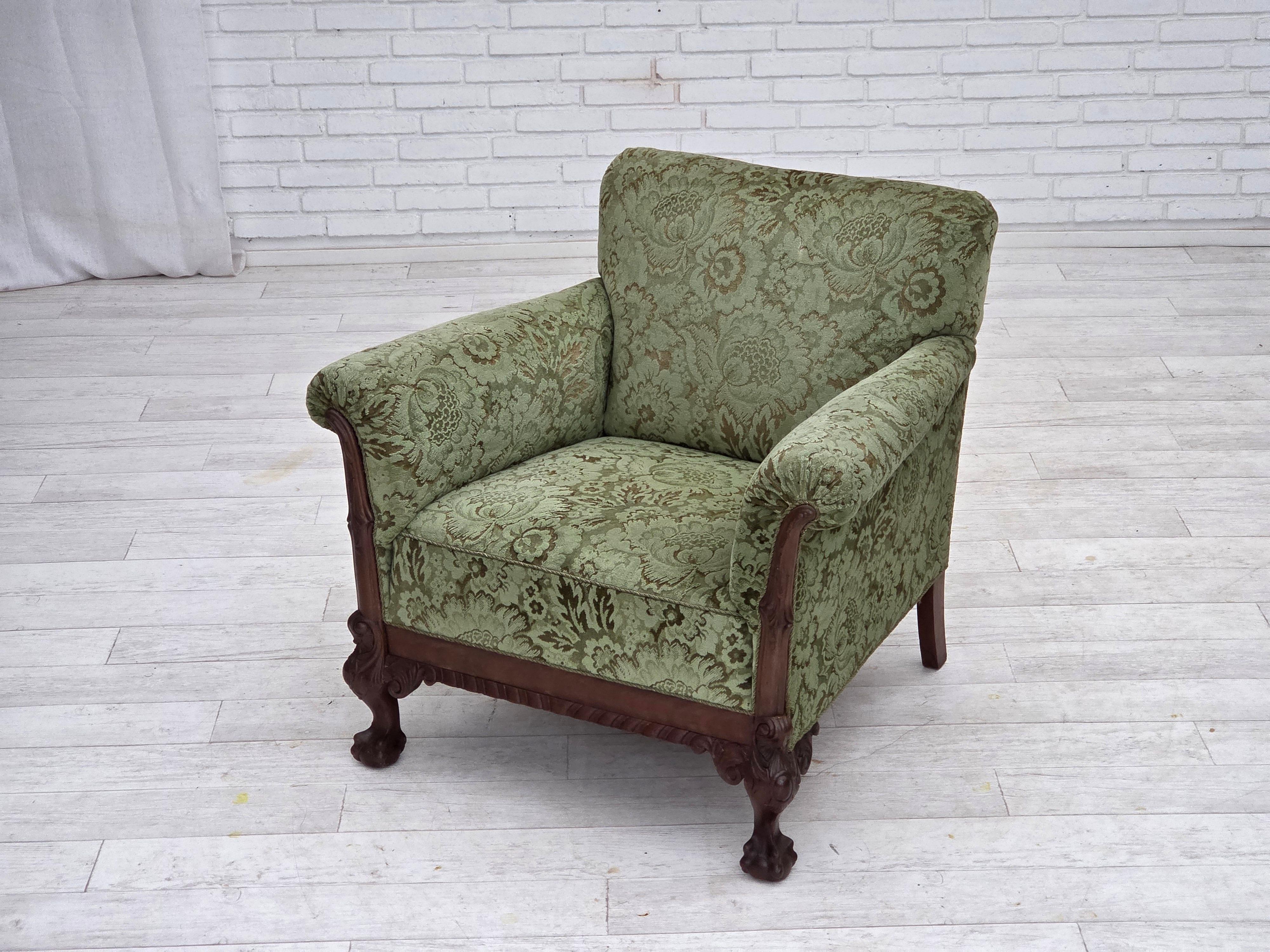 Años 1950, sillón danés, muebles de terciopelo verde, madera de roble tallada. en venta 3