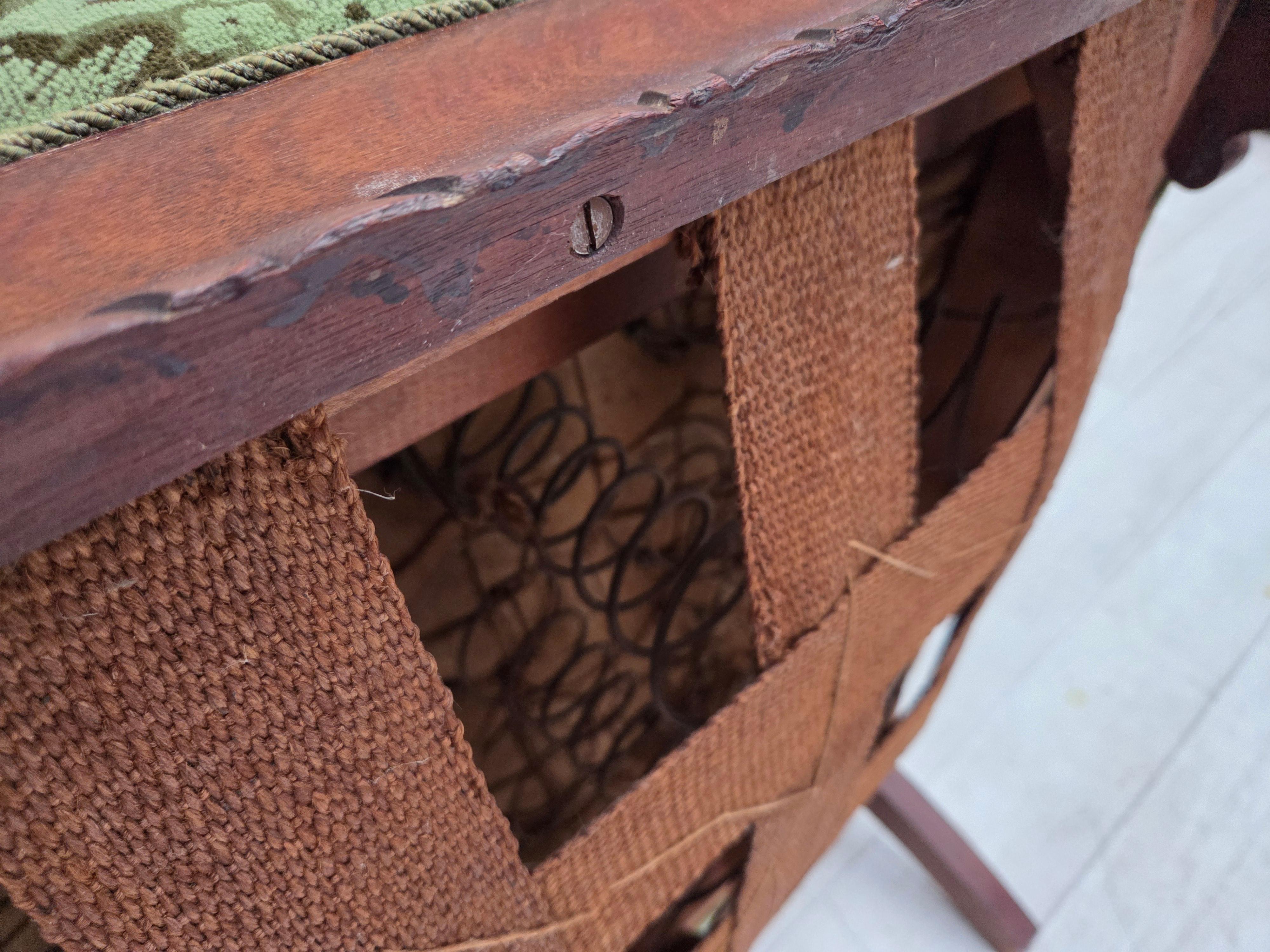 Años 1950, sillón danés, muebles de terciopelo verde, madera de roble tallada. en venta 5