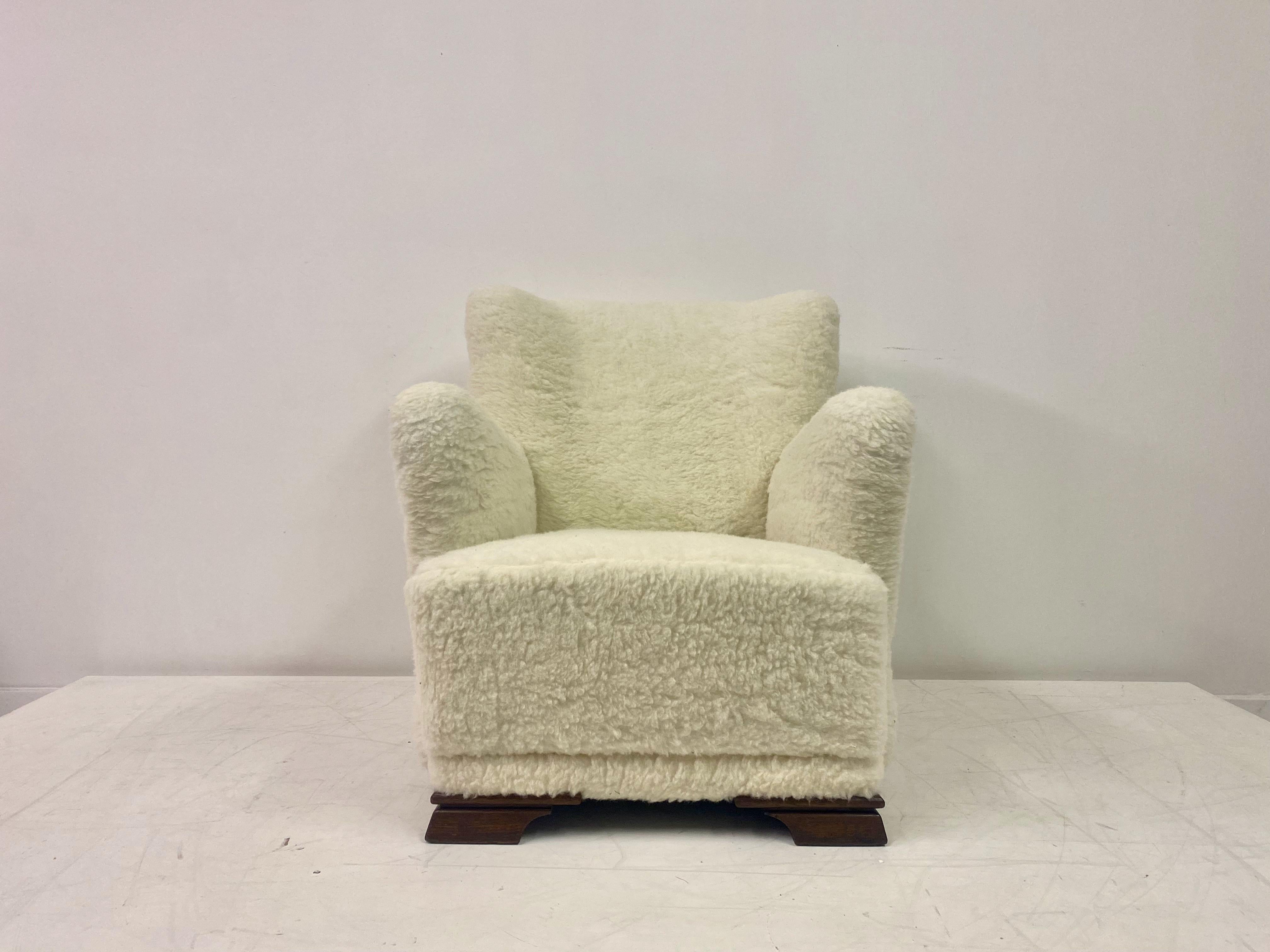 Armchair

Upholstered in lambs wool

Wooden feet

Sprung seat

Restored condition

Danish 1950s.
 