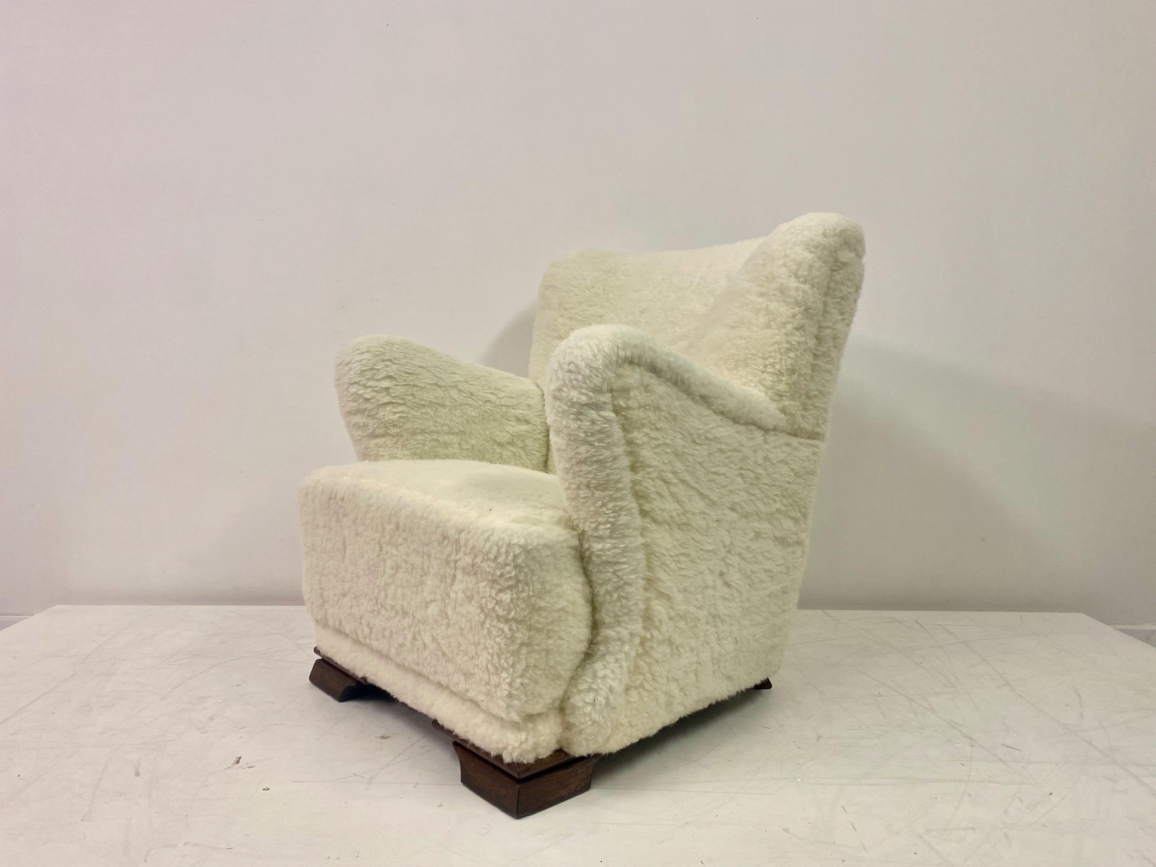 Fauteuil danois des années 1950 en laine d'agneau Bon état - En vente à London, London