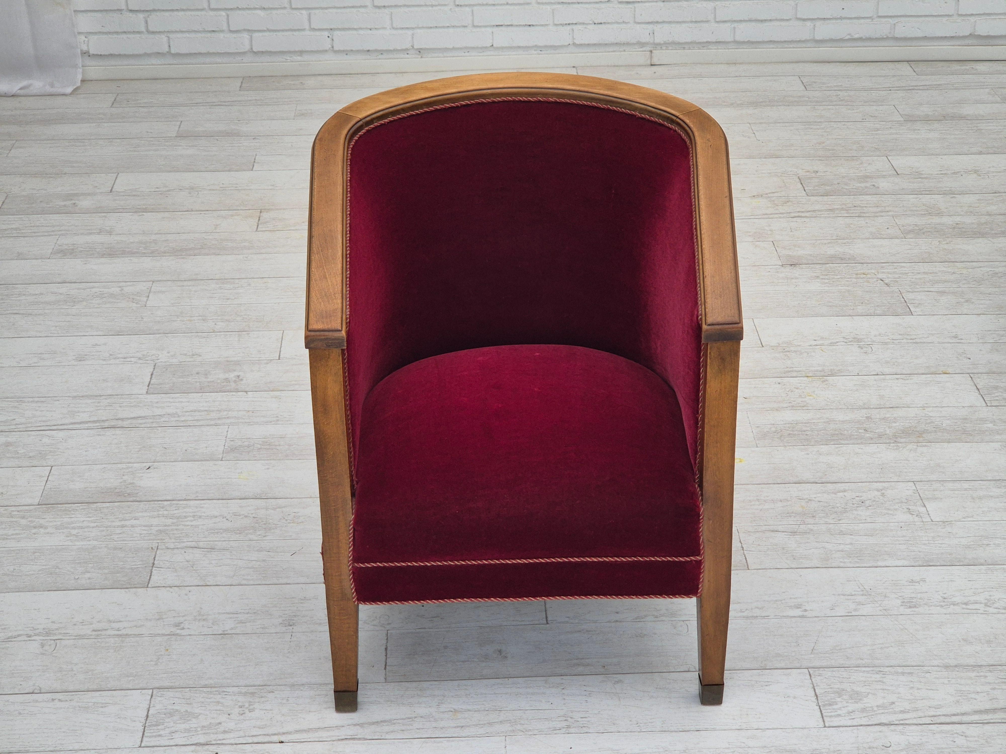 Scandinave moderne 1950s, Fauteuil danois, état d'origine, meuble velours, bois de hêtre. en vente