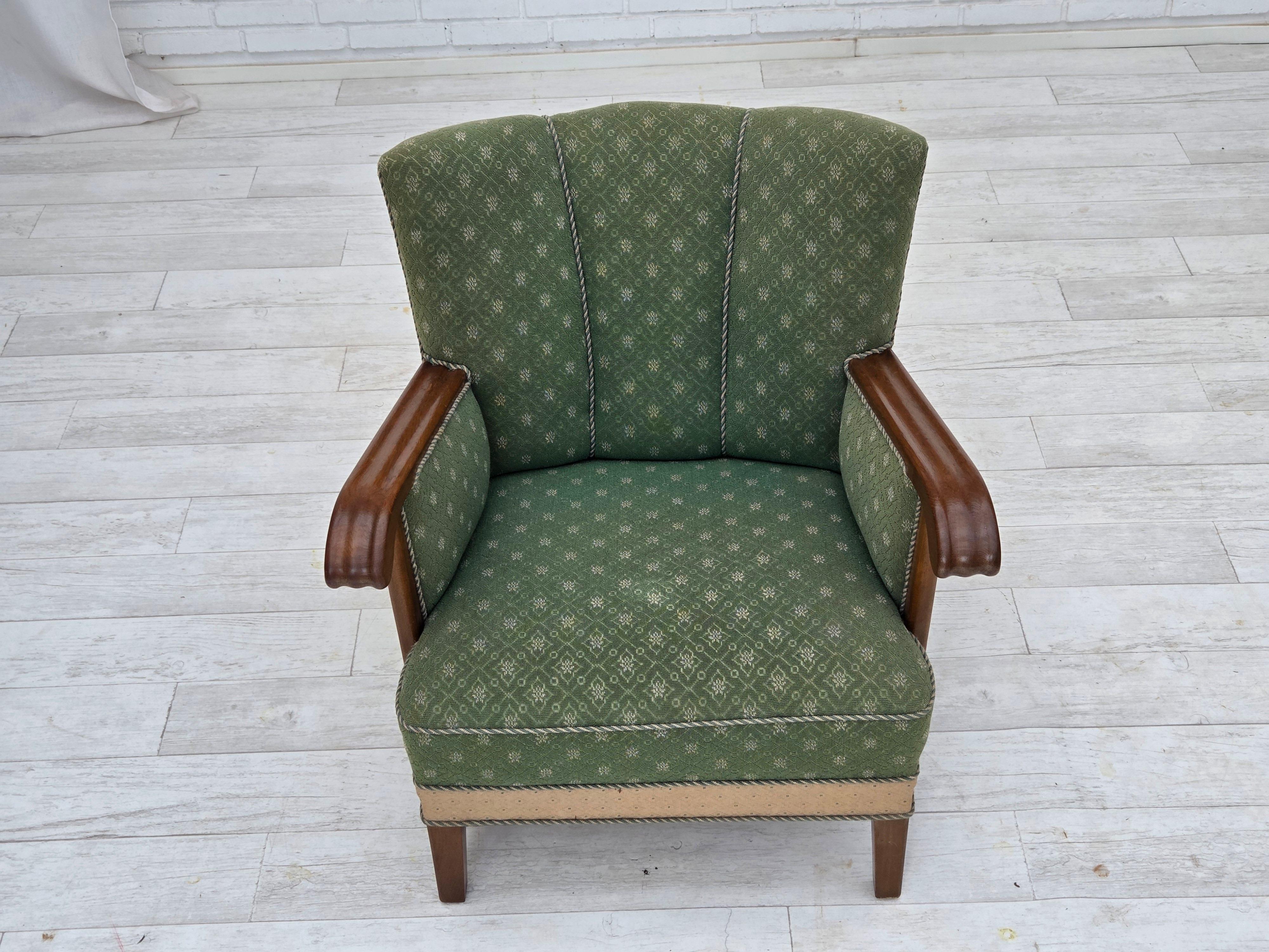 1950s, Danish armchair, original green/beige furniture wool fabric, oak wood. For Sale 2
