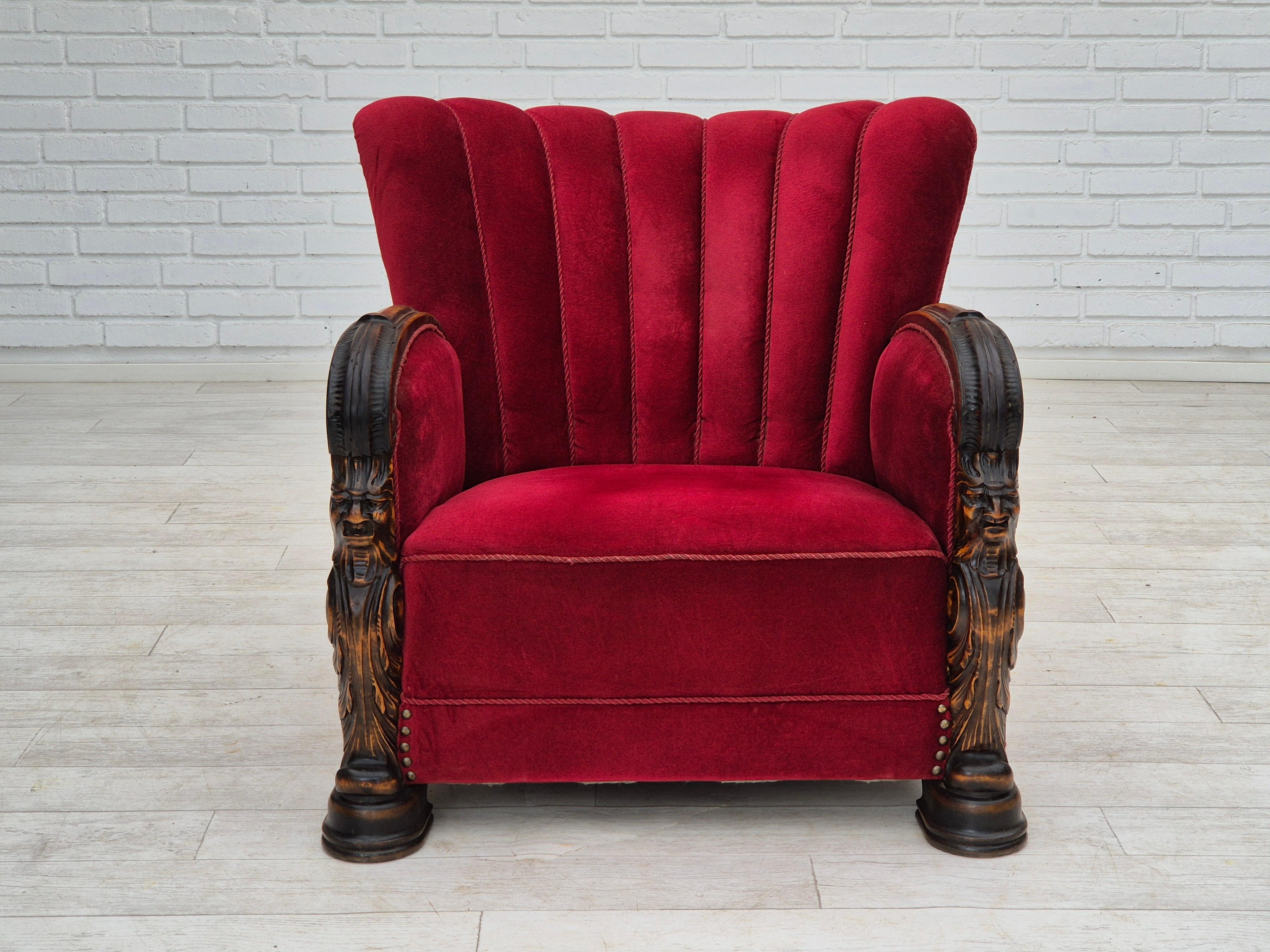 Años 50, sillón danés con reposapiés, muebles de terciopelo, madera de fresno. Danés en venta