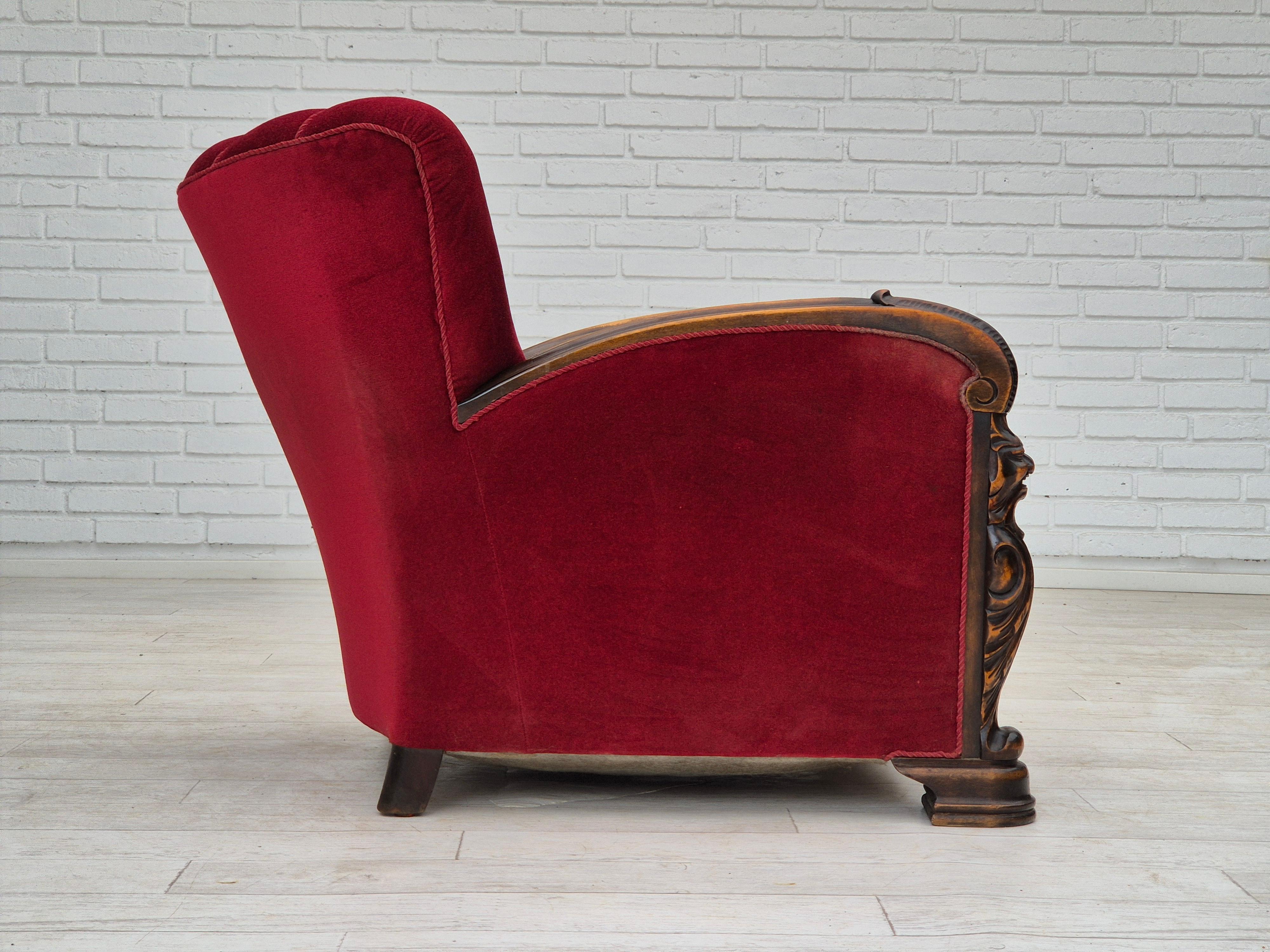 Años 50, sillón danés con reposapiés, muebles de terciopelo, madera de fresno. en Bueno estado para la venta en Tarm, 82