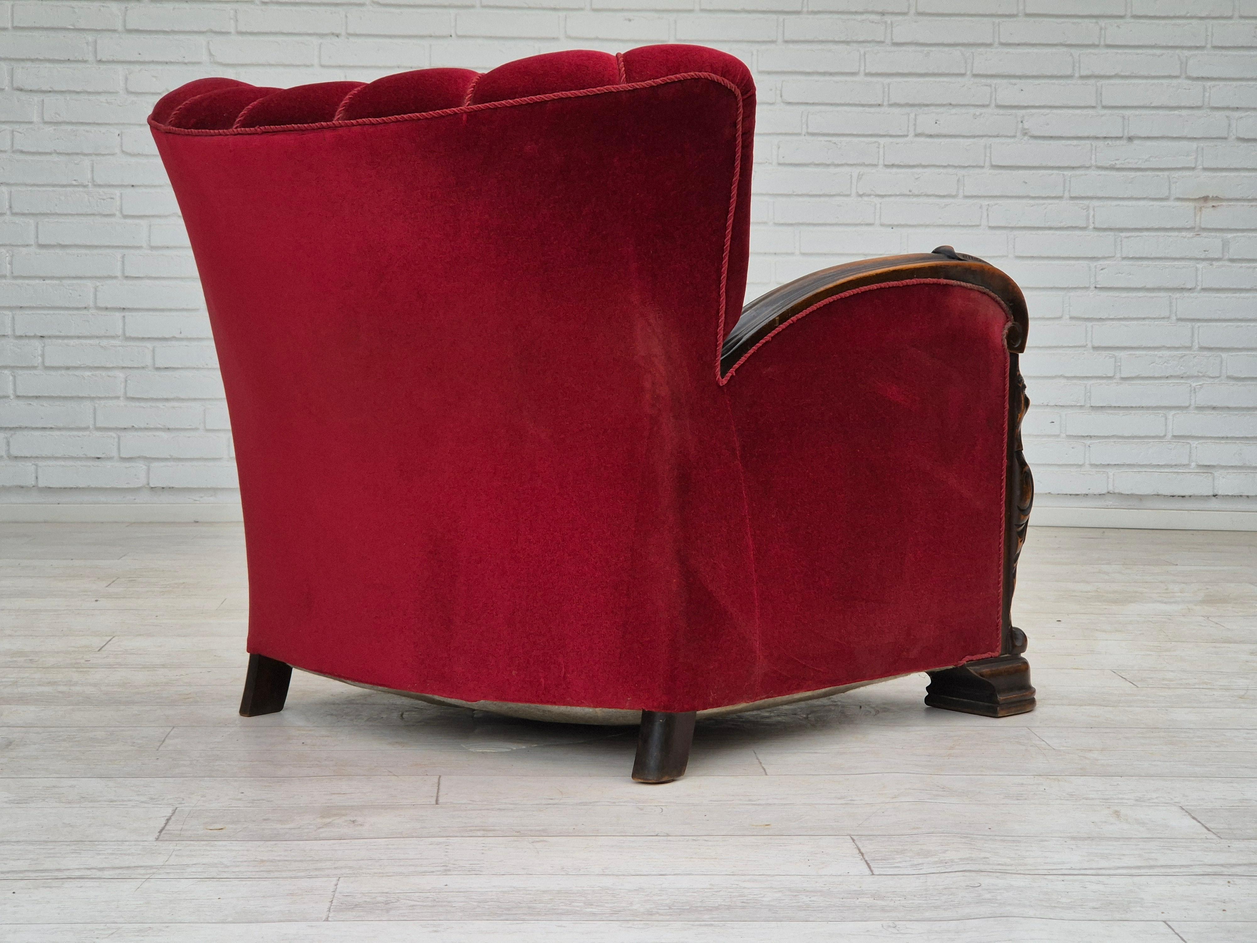 Años 50, sillón danés con reposapiés, muebles de terciopelo, madera de fresno. mediados del siglo XX en venta