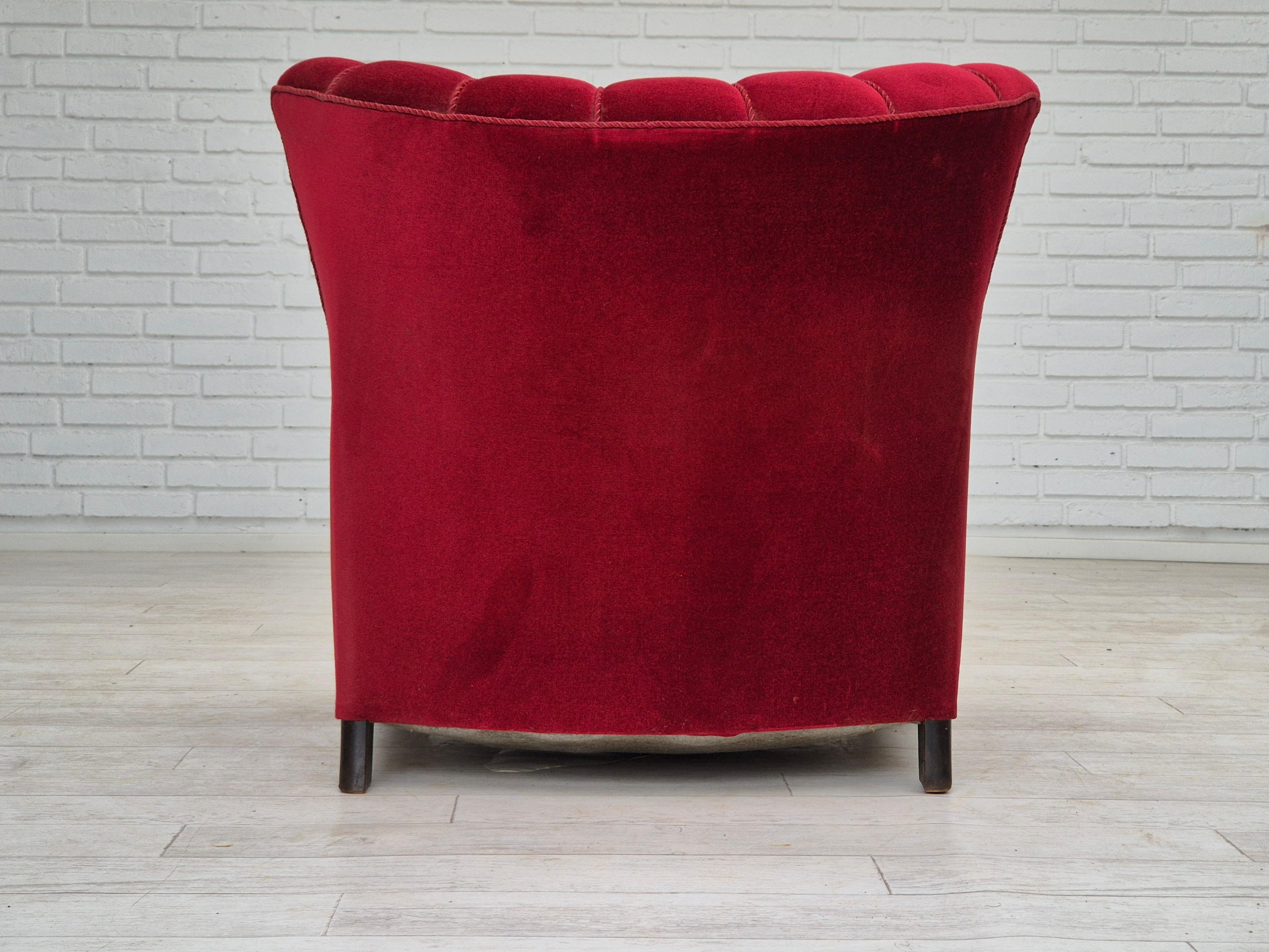 Años 50, sillón danés con reposapiés, muebles de terciopelo, madera de fresno. Terciopelo en venta