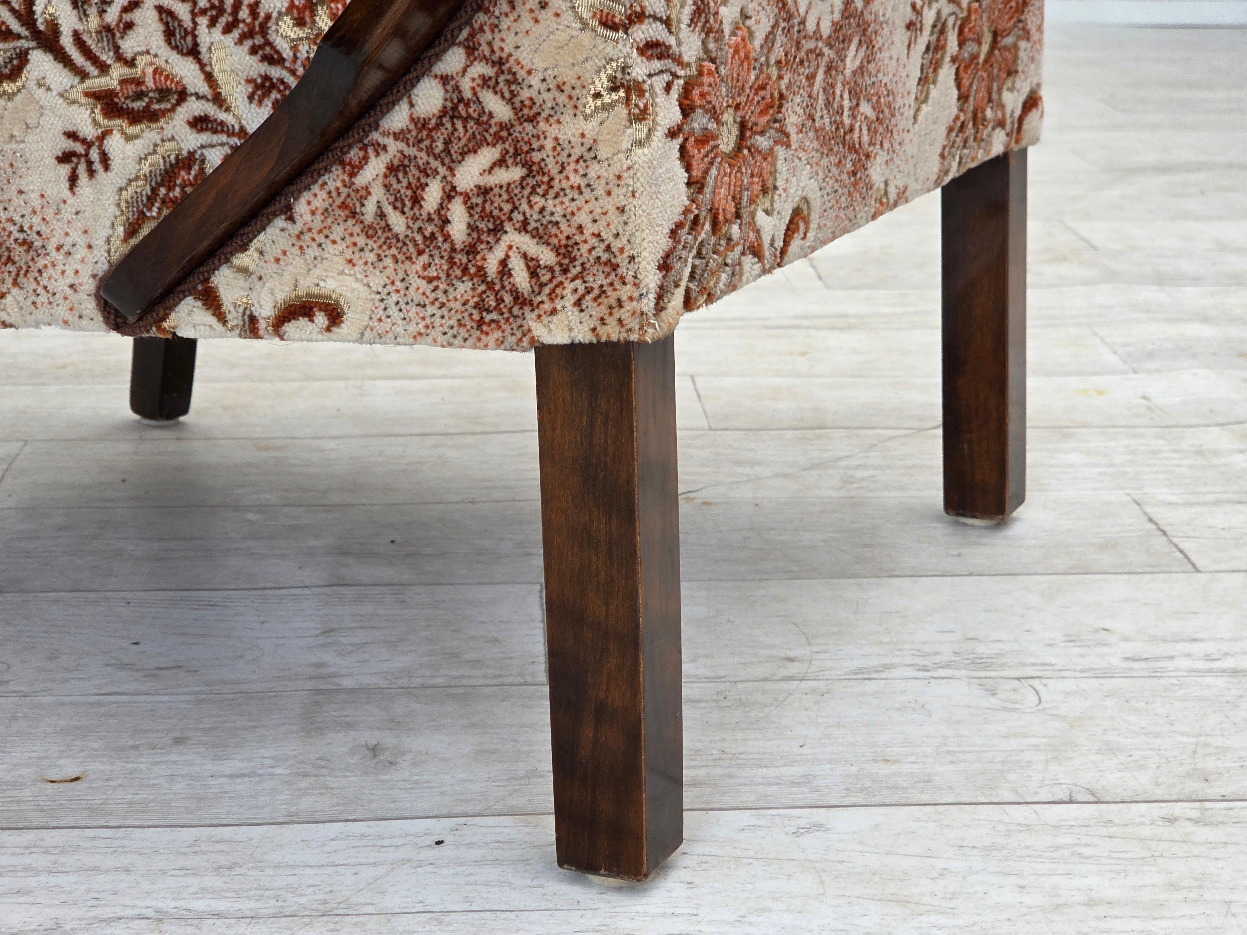 1950er Jahre, dänischer Artdeco-Sessel, Veloursmöbel, Buchenholz, neu gepolstert. (Skandinavische Moderne) im Angebot