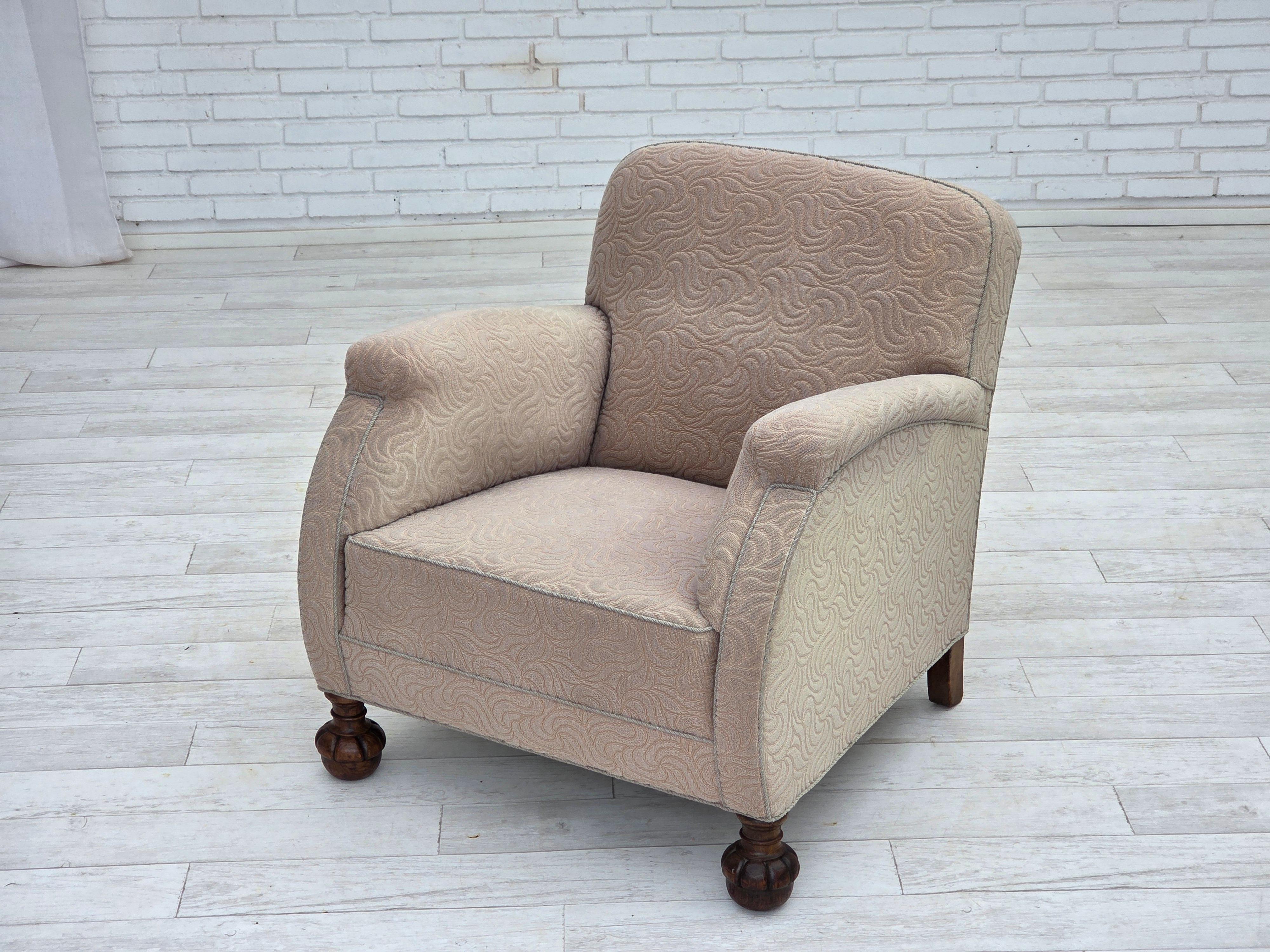 Fauteuil artdeco danois des années 1950, laine d'ameublement beige de qualité, pieds en bois de chêne. en vente 5