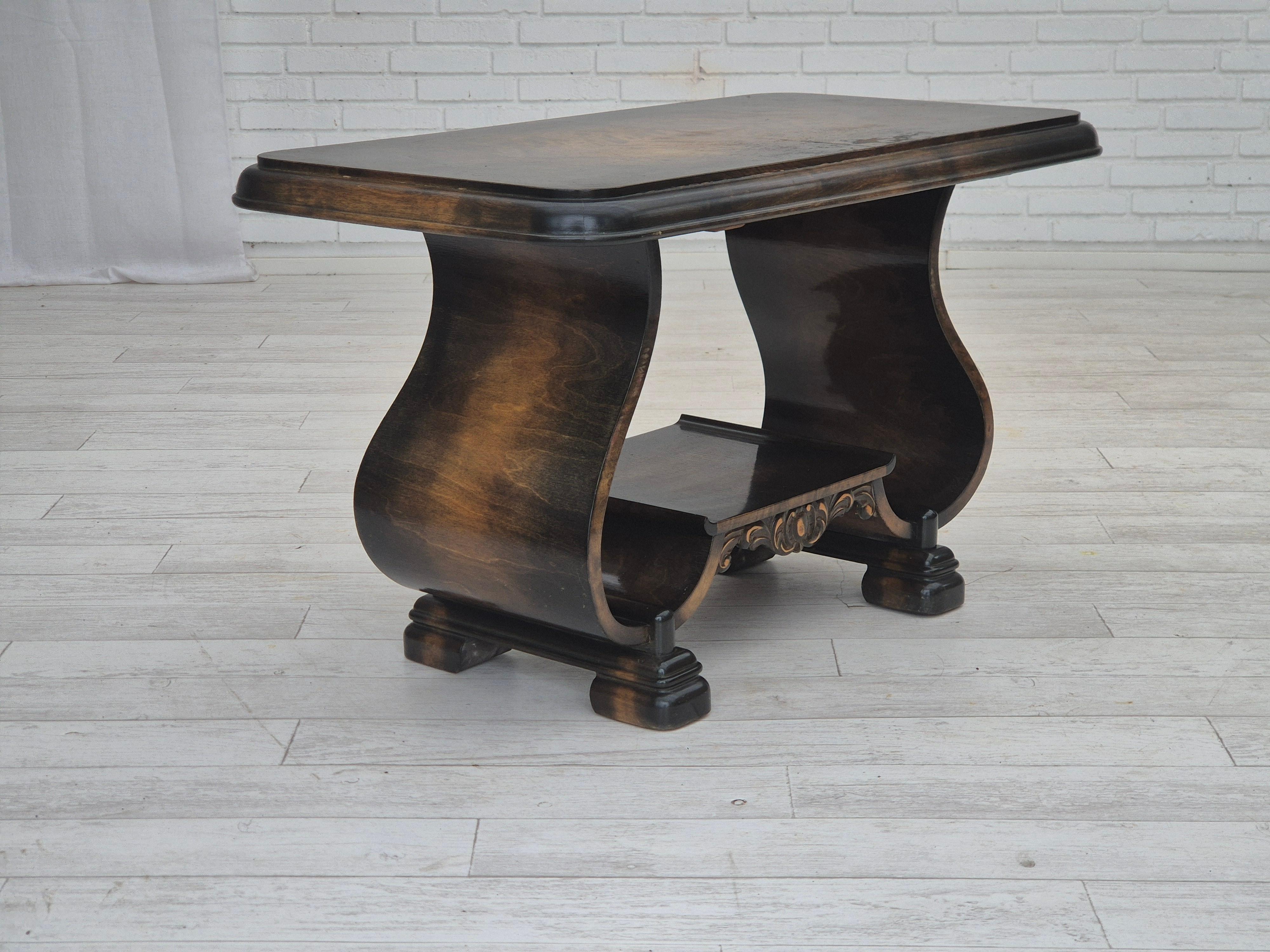 1950s, Table basse artdeco danoise avec étagère, bois de frêne. en vente 5