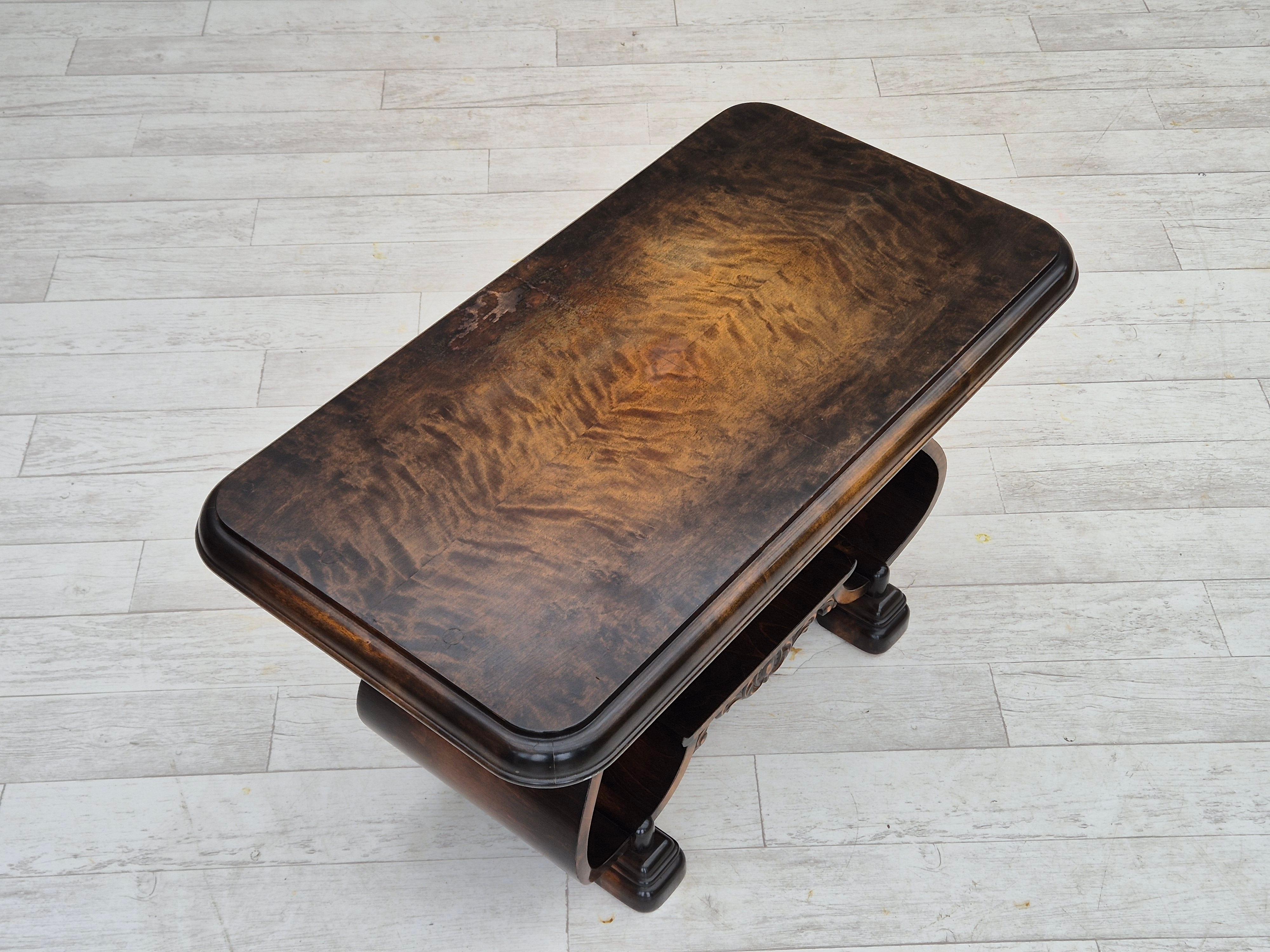 1950s, Table basse artdeco danoise avec étagère, bois de frêne. en vente 10