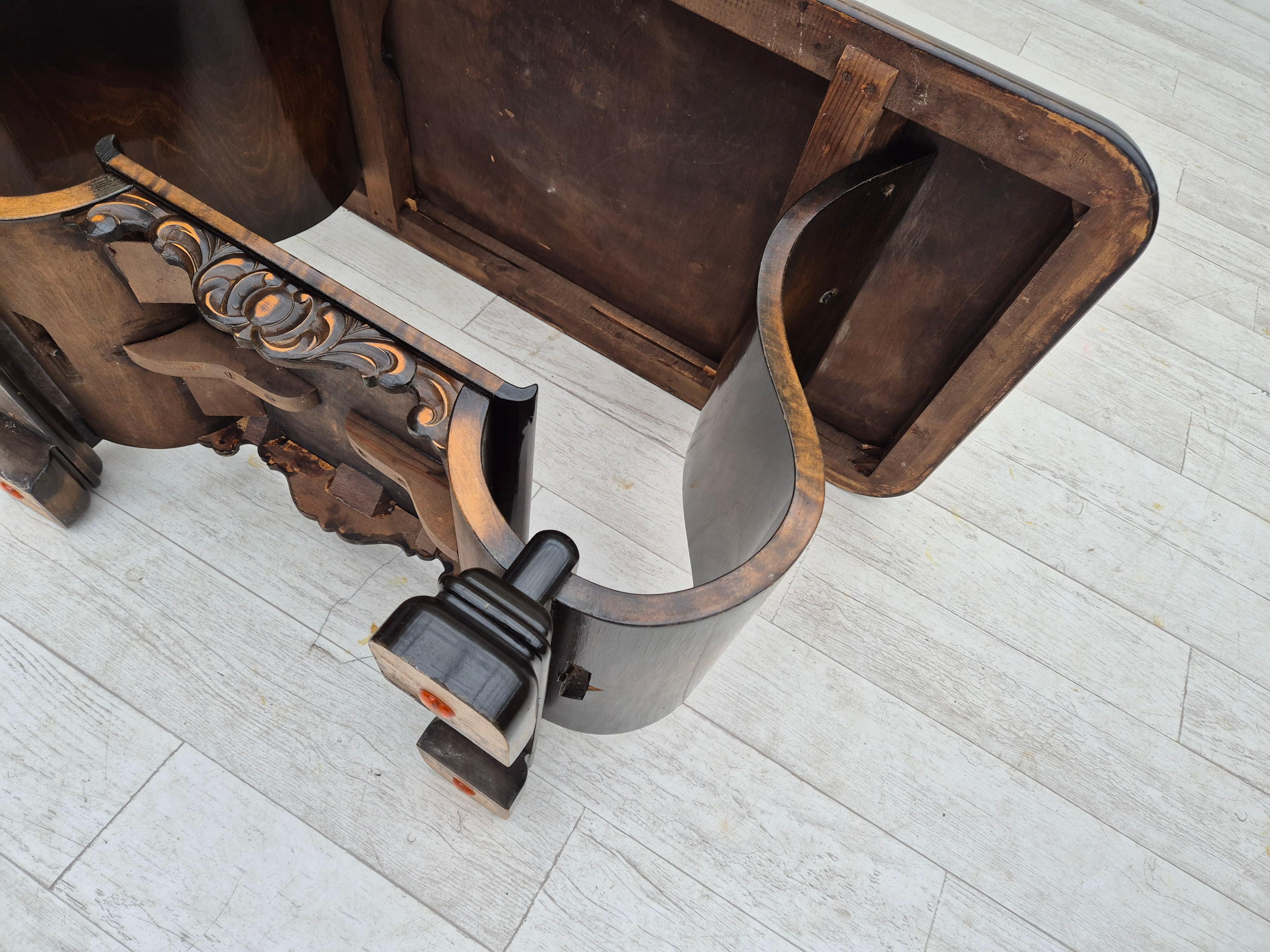 1950s, Table basse artdeco danoise avec étagère, bois de frêne. en vente 11