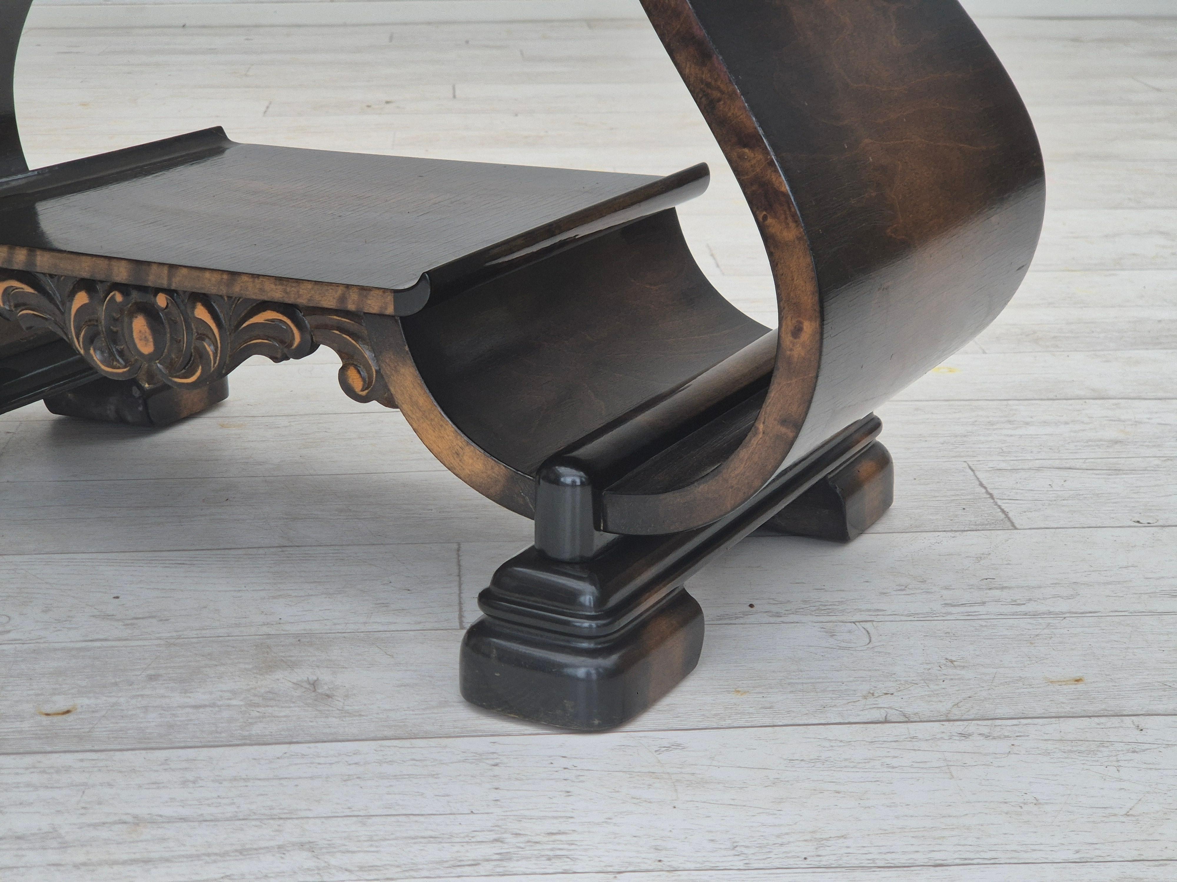 Scandinave moderne 1950s, Table basse artdeco danoise avec étagère, bois de frêne. en vente