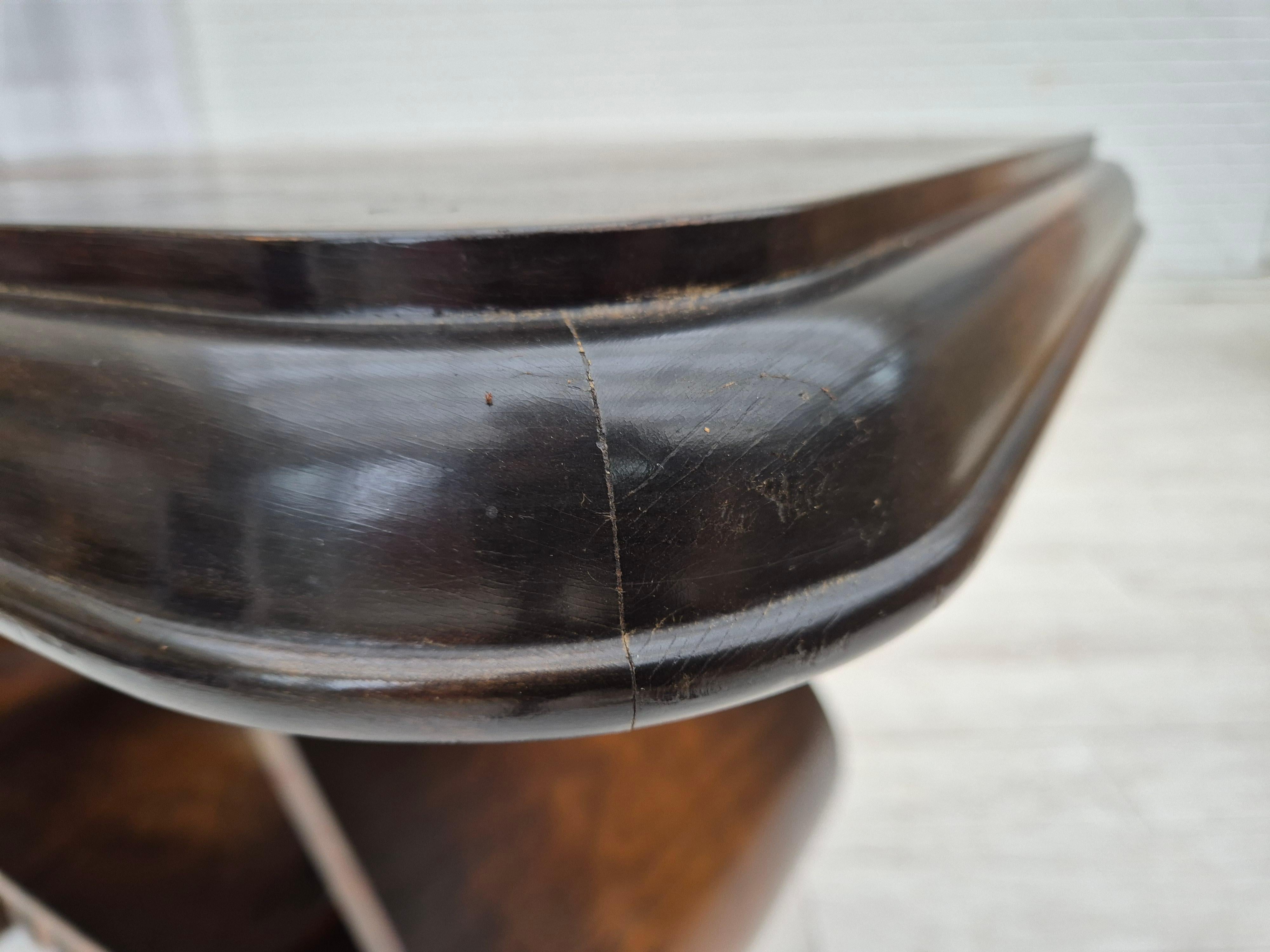 Milieu du XXe siècle 1950s, Table basse artdeco danoise avec étagère, bois de frêne. en vente