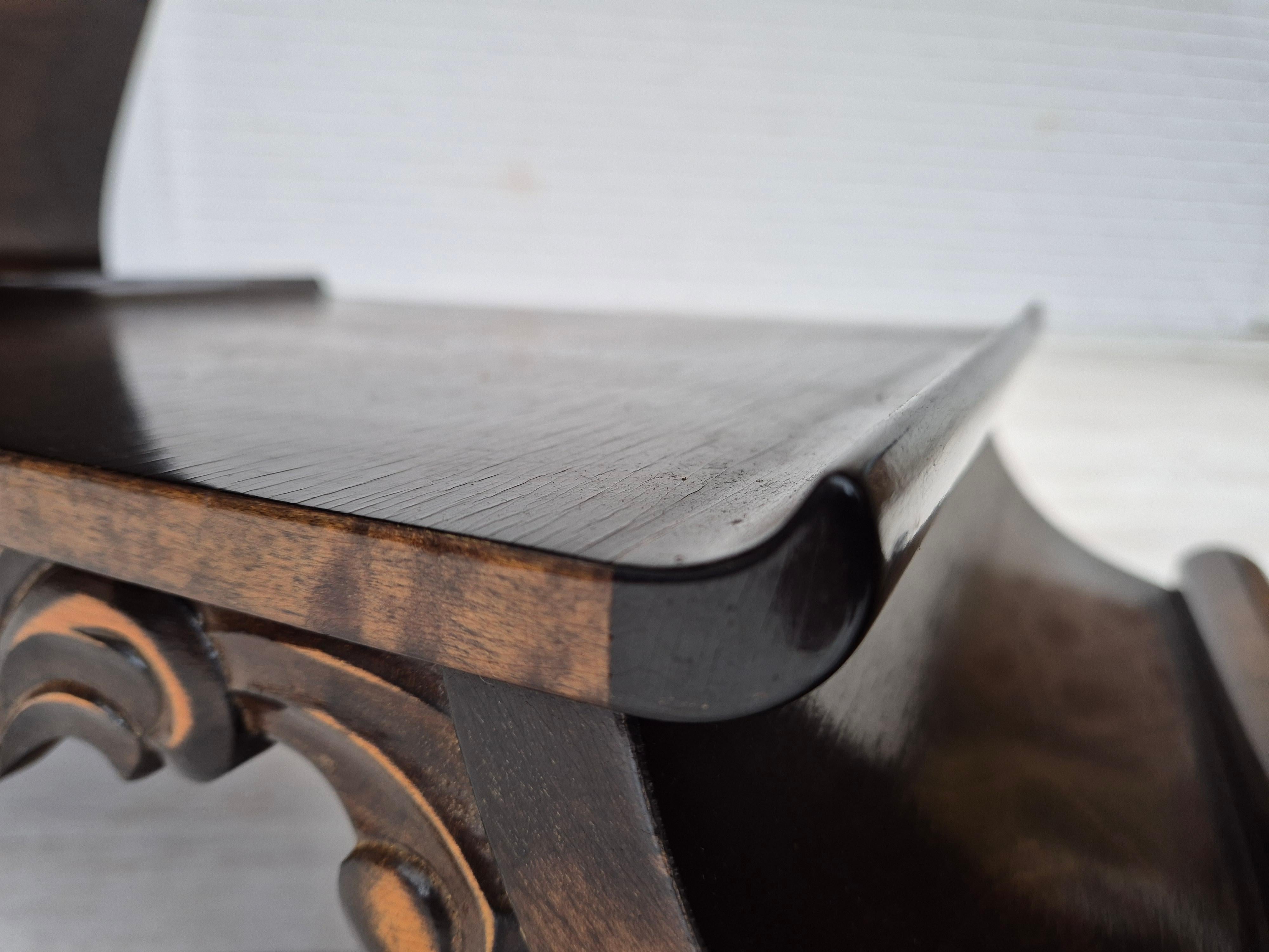 Frêne 1950s, Table basse artdeco danoise avec étagère, bois de frêne. en vente