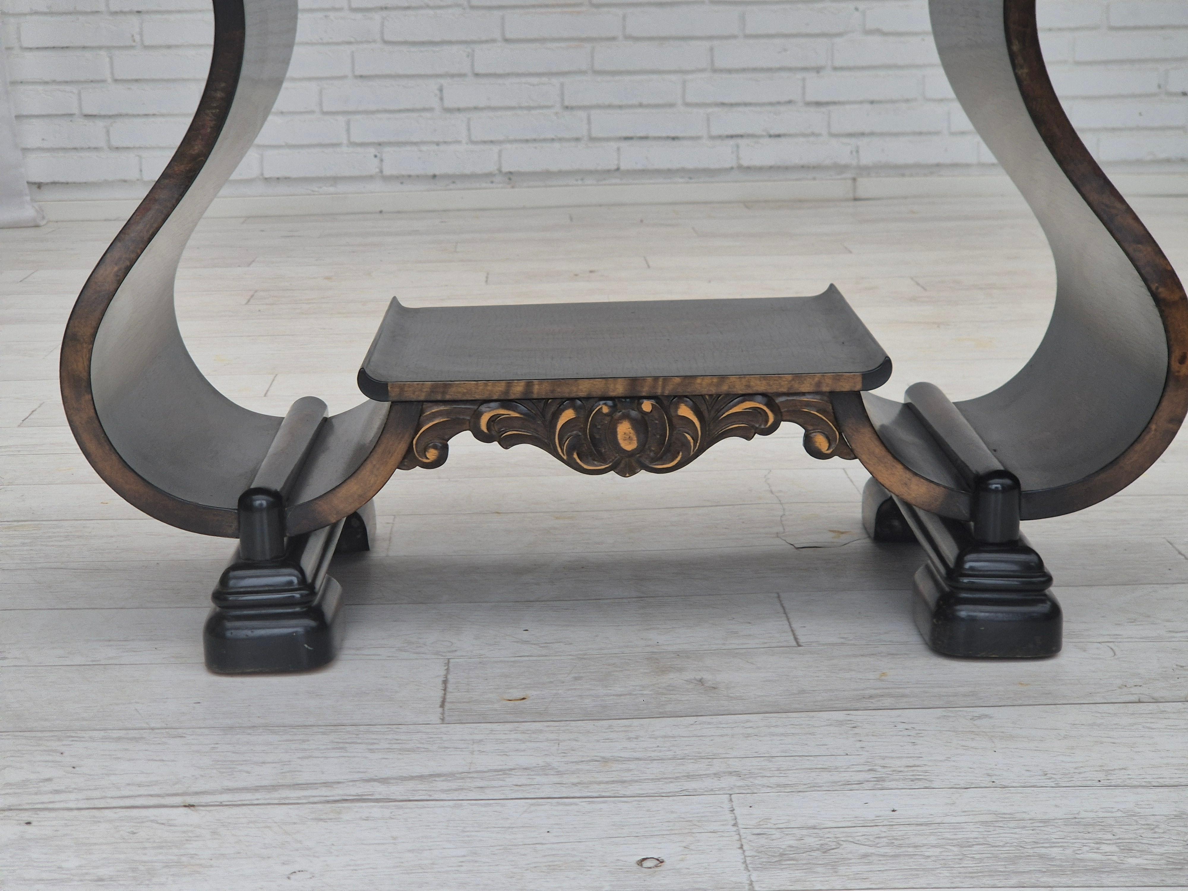 1950s, Table basse artdeco danoise avec étagère, bois de frêne. en vente 2