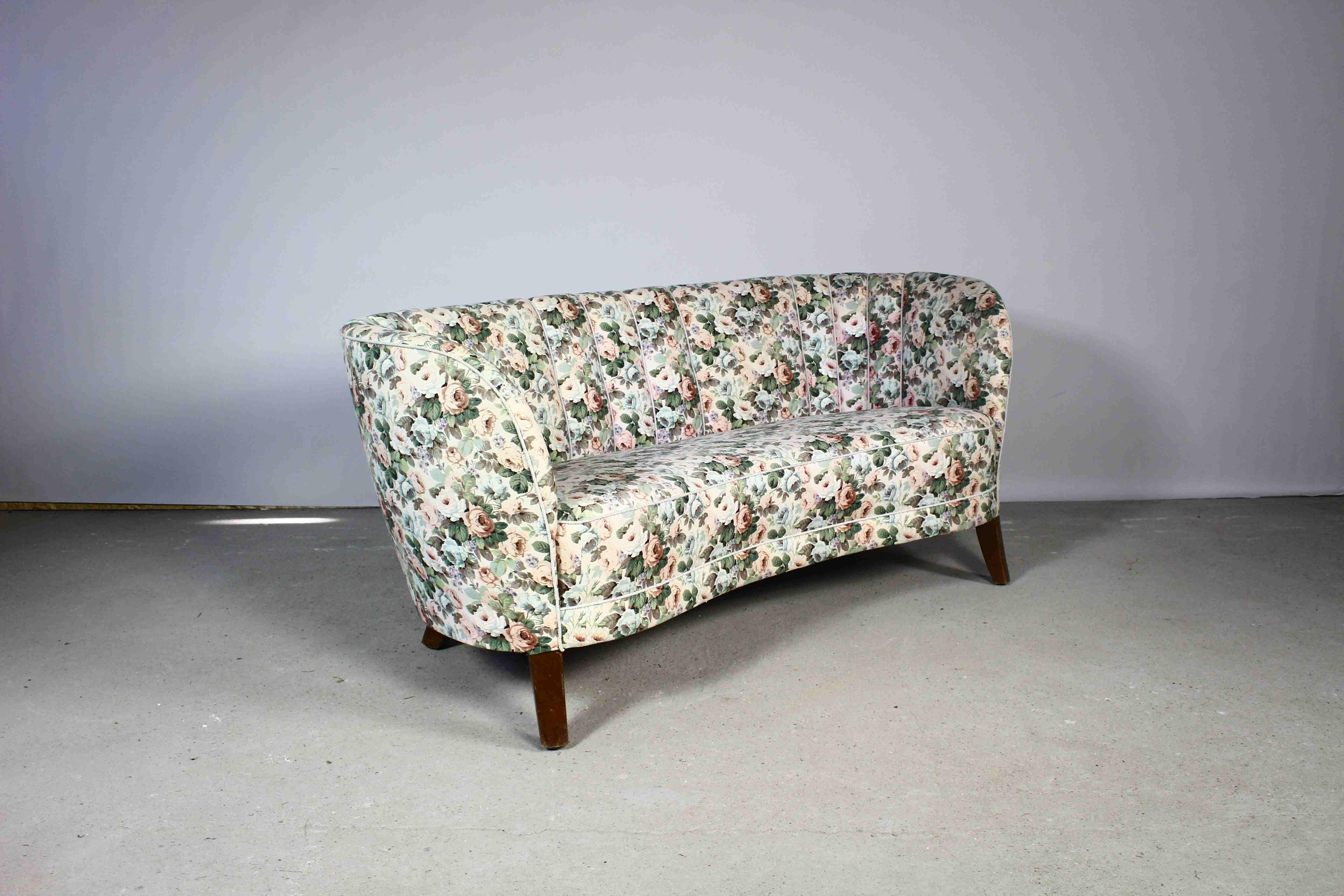 Dänisches Banana-Sofa aus den 1950er Jahren von Slagelse Mbelvrk (Moderne der Mitte des Jahrhunderts) im Angebot