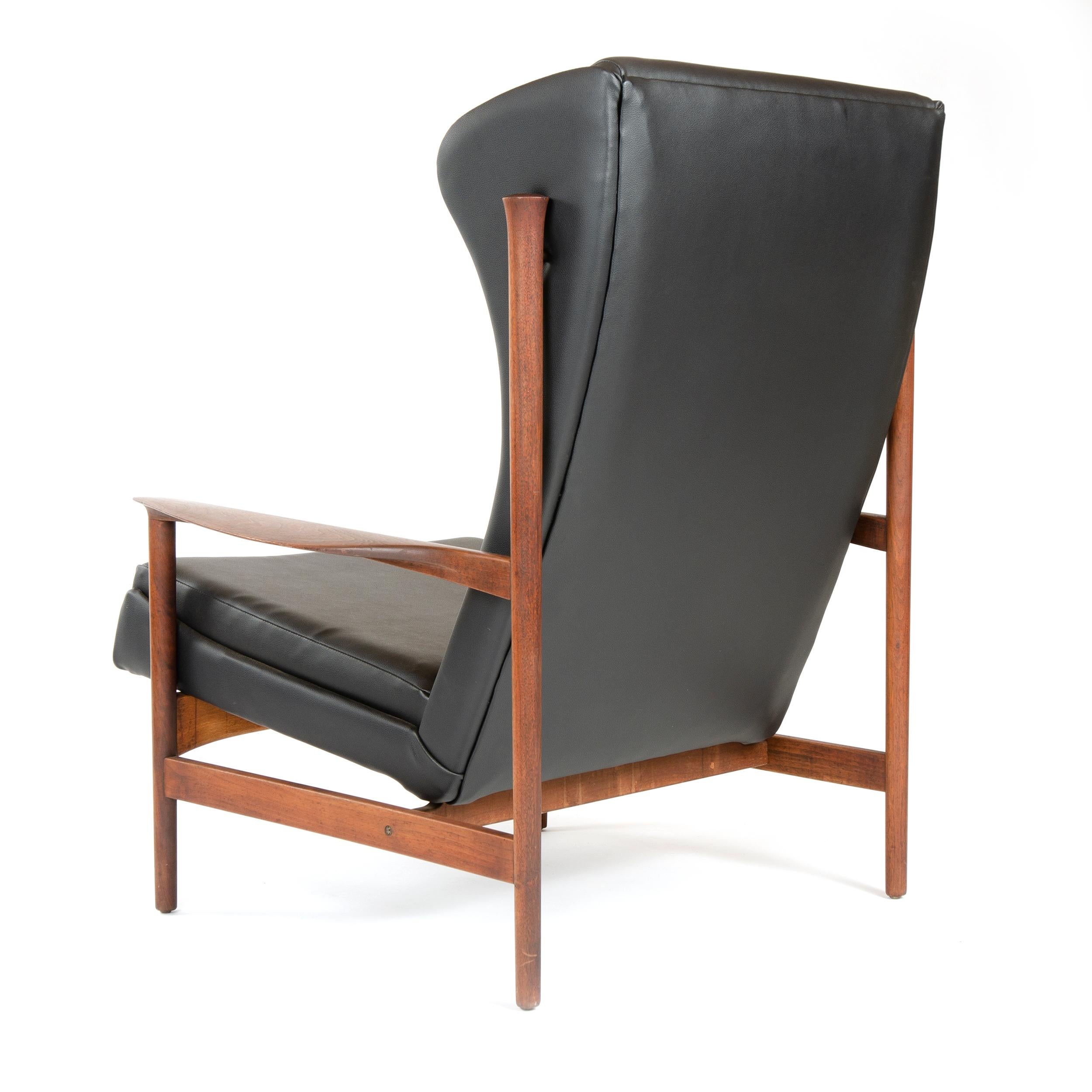Scandinavian Modern 1950s Danish Black Leather Lounge Chair by Ib Kofod Larsen For Sale