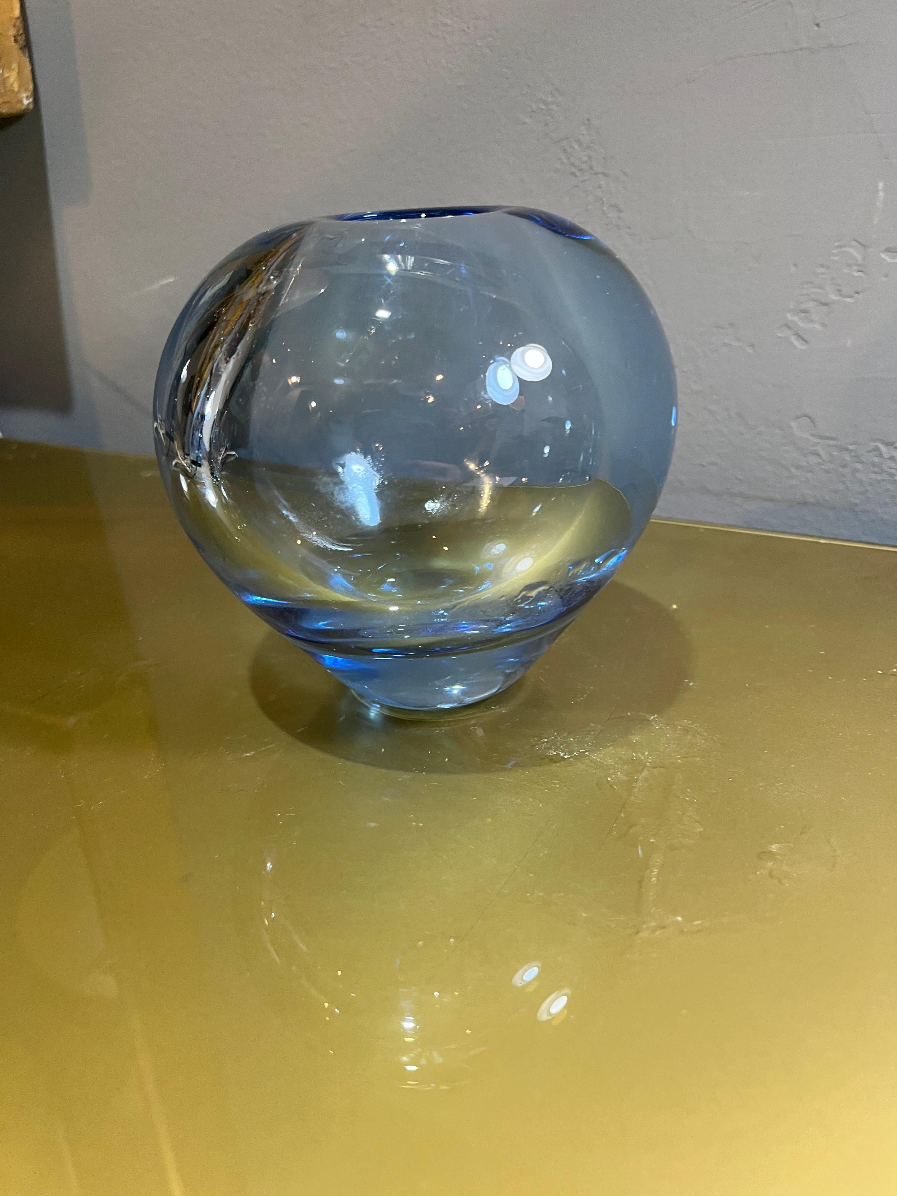 Mid-20th Century 1950s Danish blown glass vase by Per Lutken for Holmegaard in vendita
