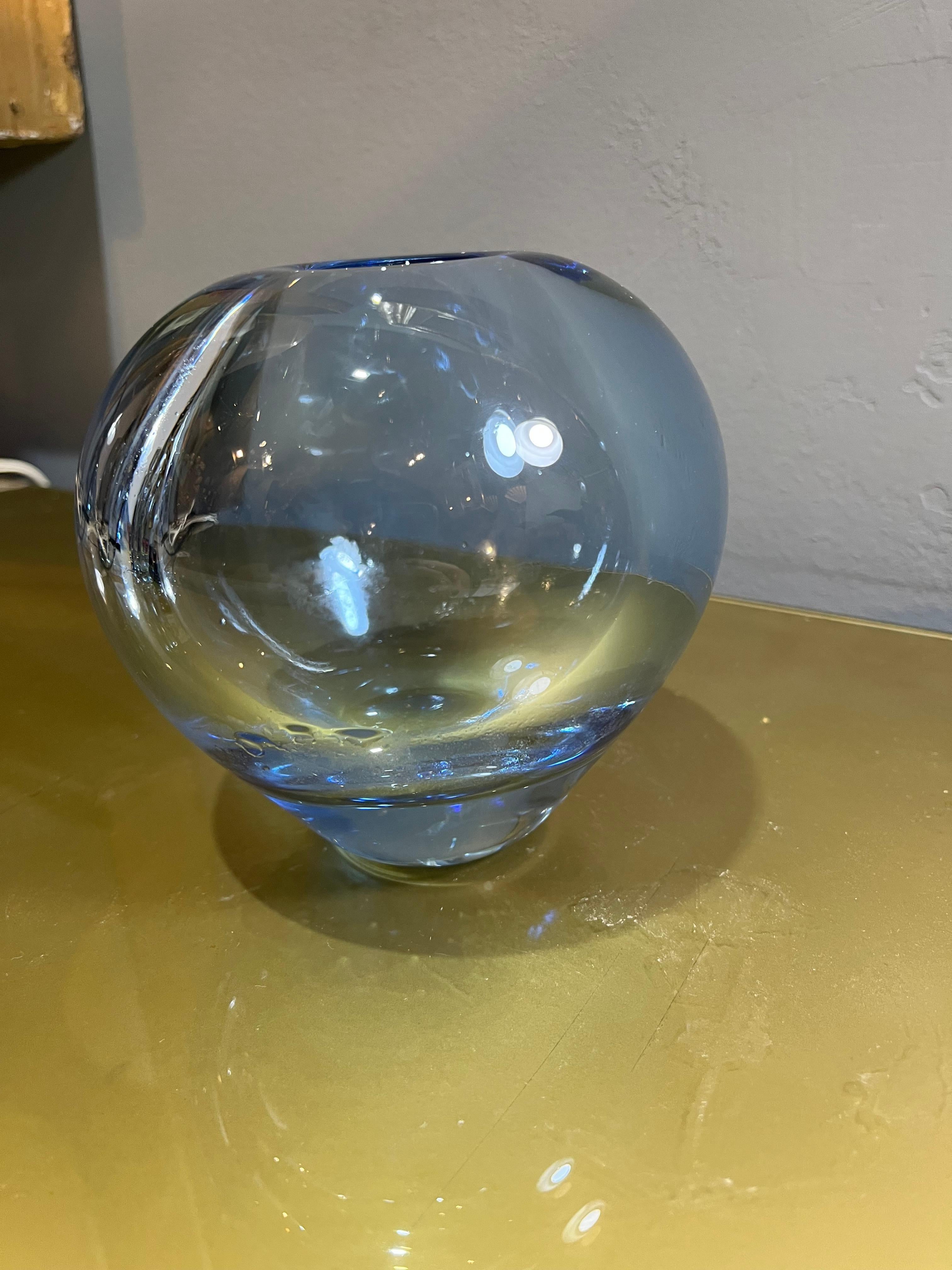 1950s Danish blown glass vase by Per Lutken for Holmegaard in vendita 1