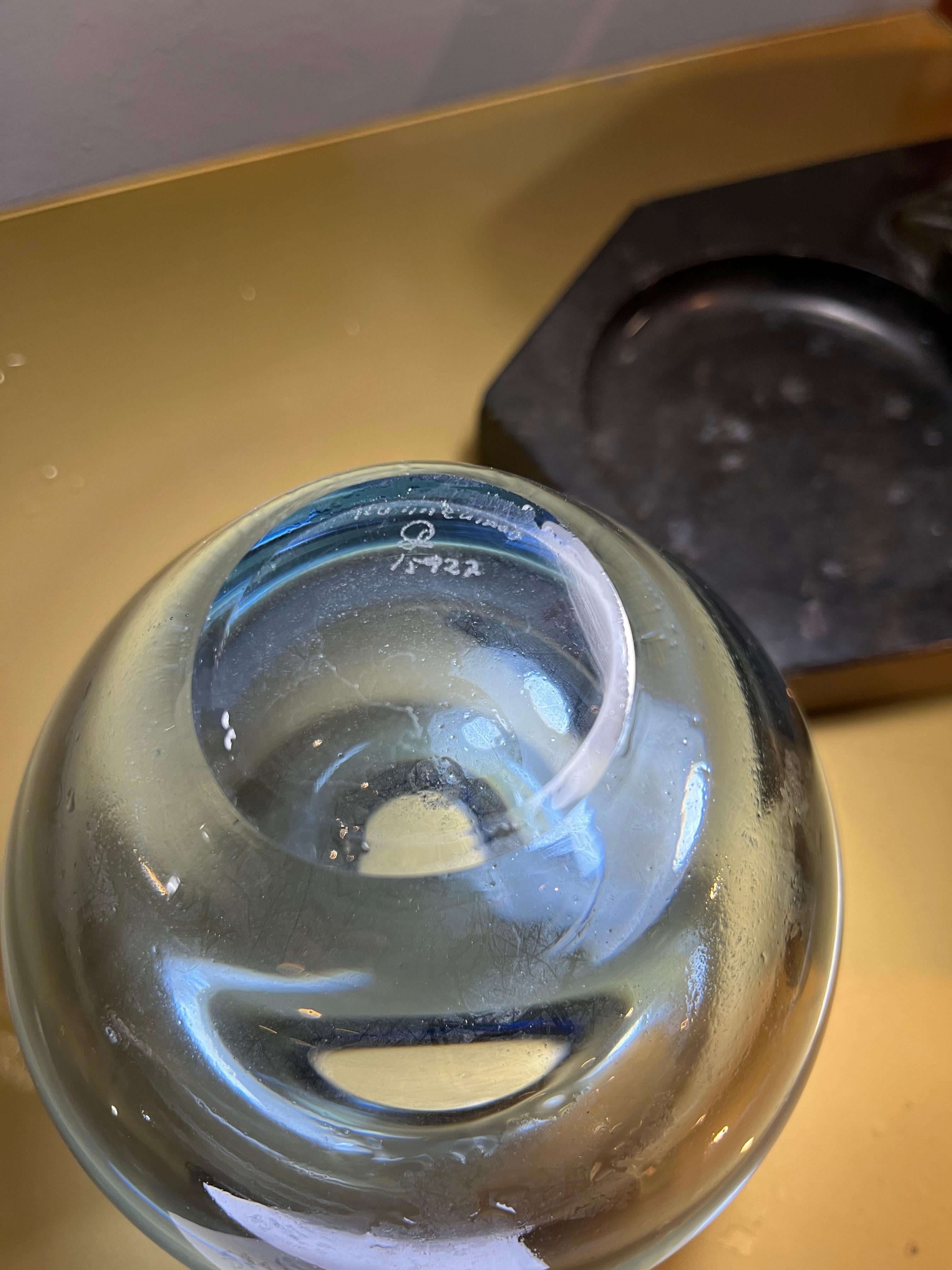 1950s Danish blown glass vase by Per Lutken for Holmegaard in vendita 3