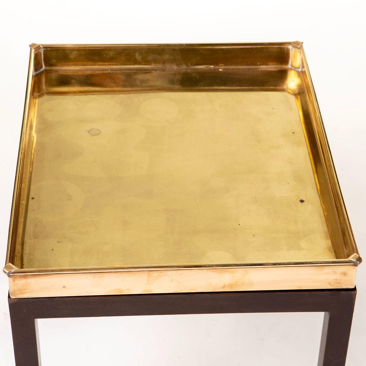 Mesa bandeja danesa de latón de los años 50 con base de caoba maciza siglo XX en venta