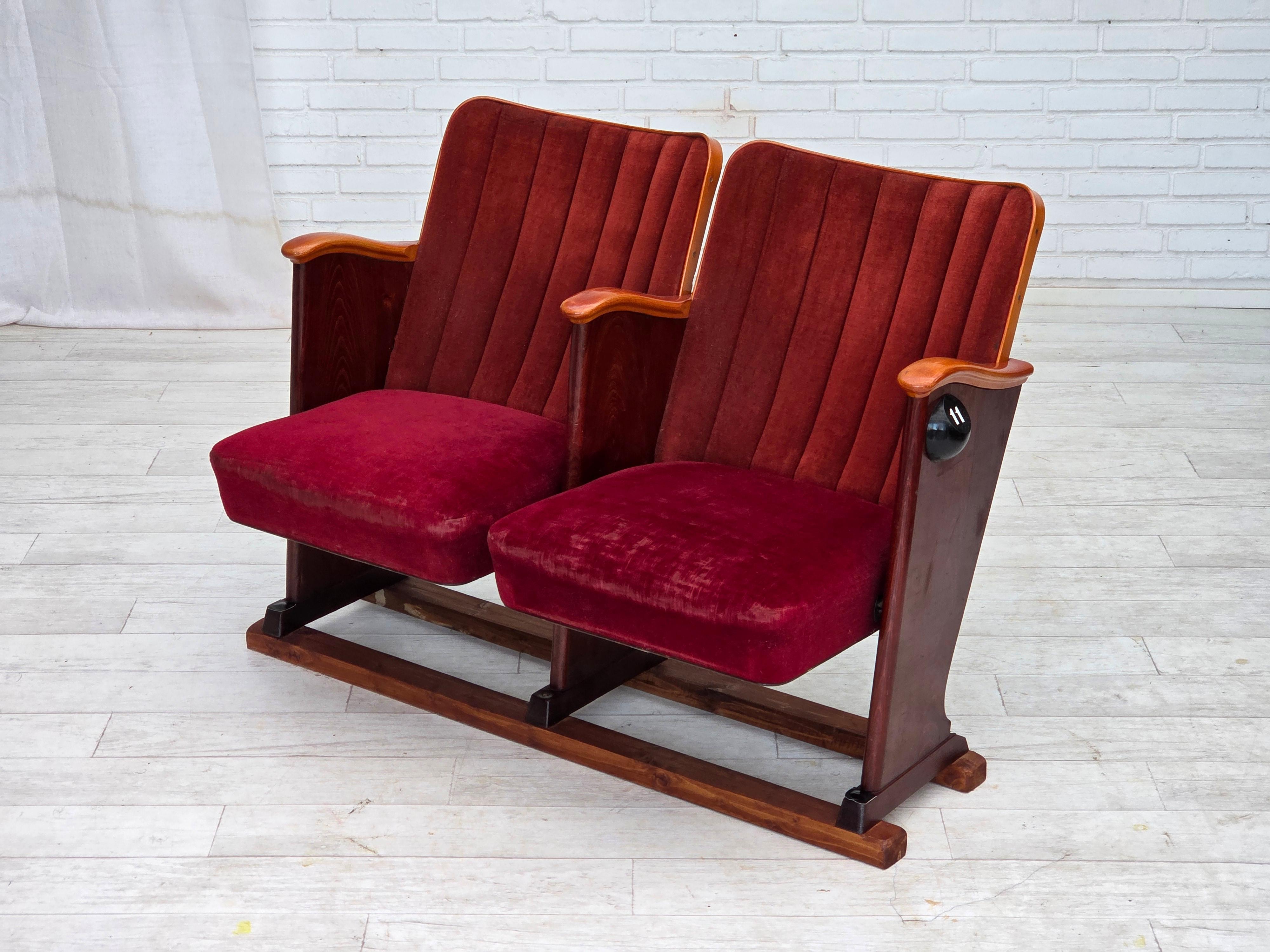 Fauteuils de cinéma danois des années 1950, meubles en velours, état d'origine. en vente 11