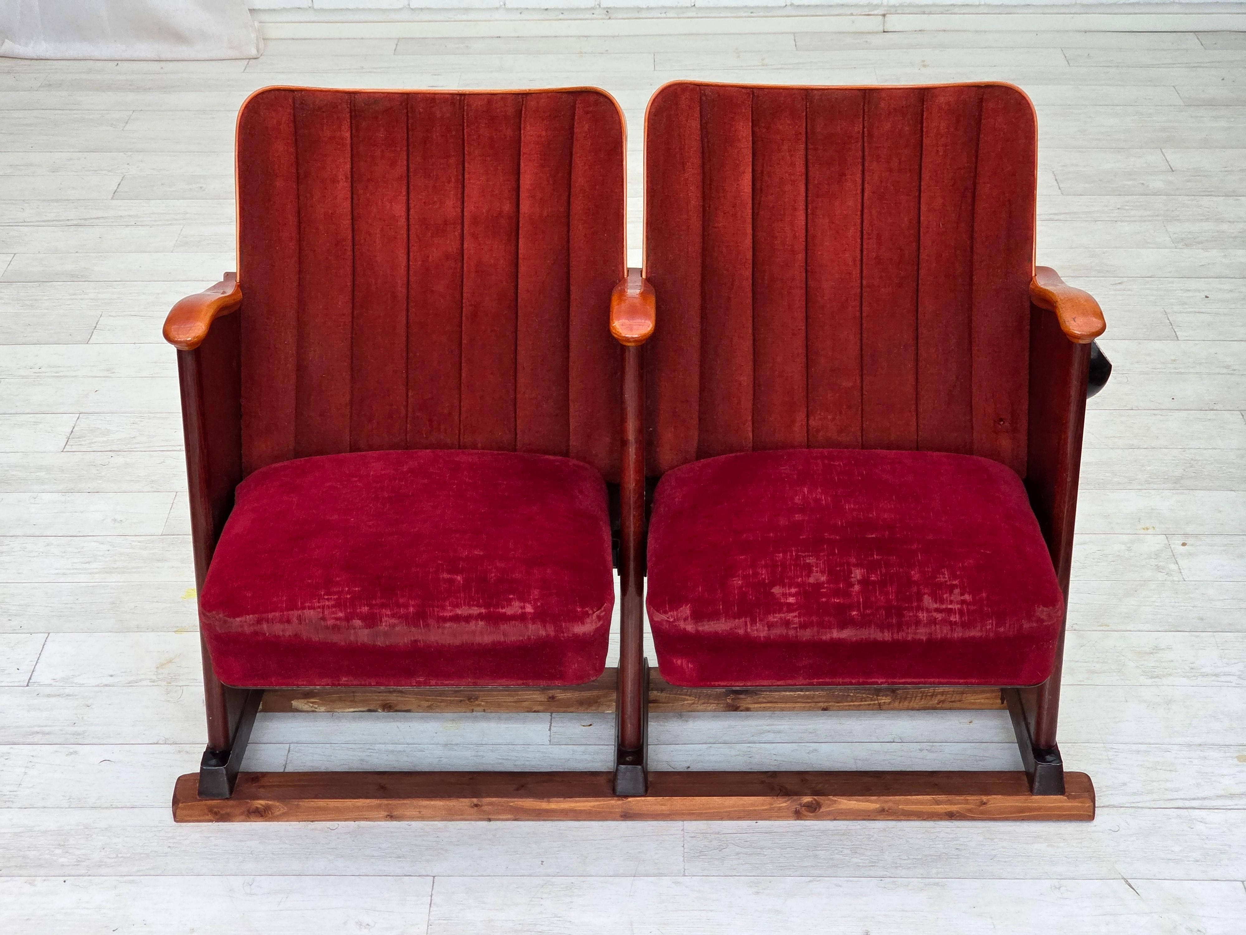 Fauteuils de cinéma danois des années 1950, meubles en velours, état d'origine. en vente 1