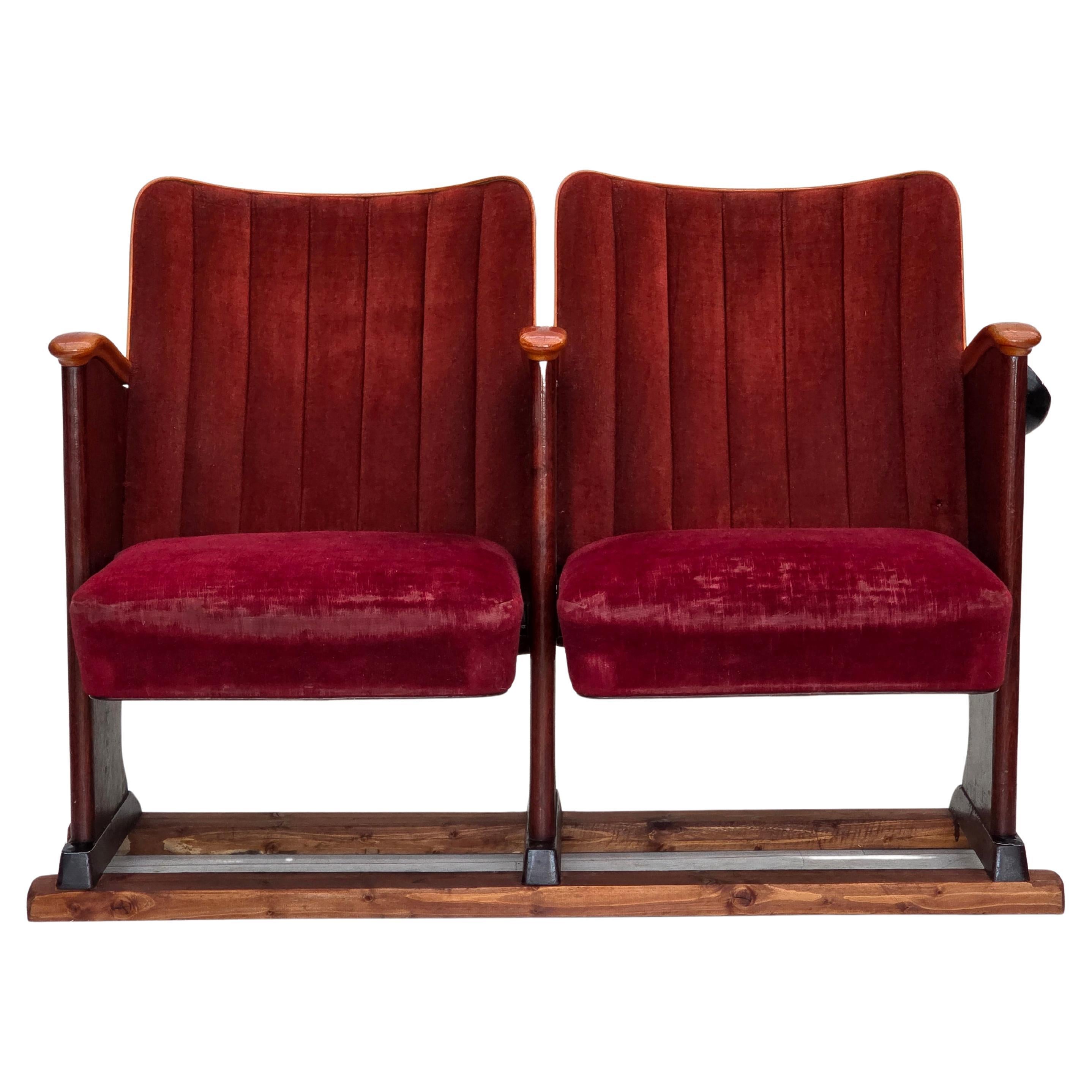 Fauteuils de cinéma danois des années 1950, meubles en velours, état d'origine. en vente