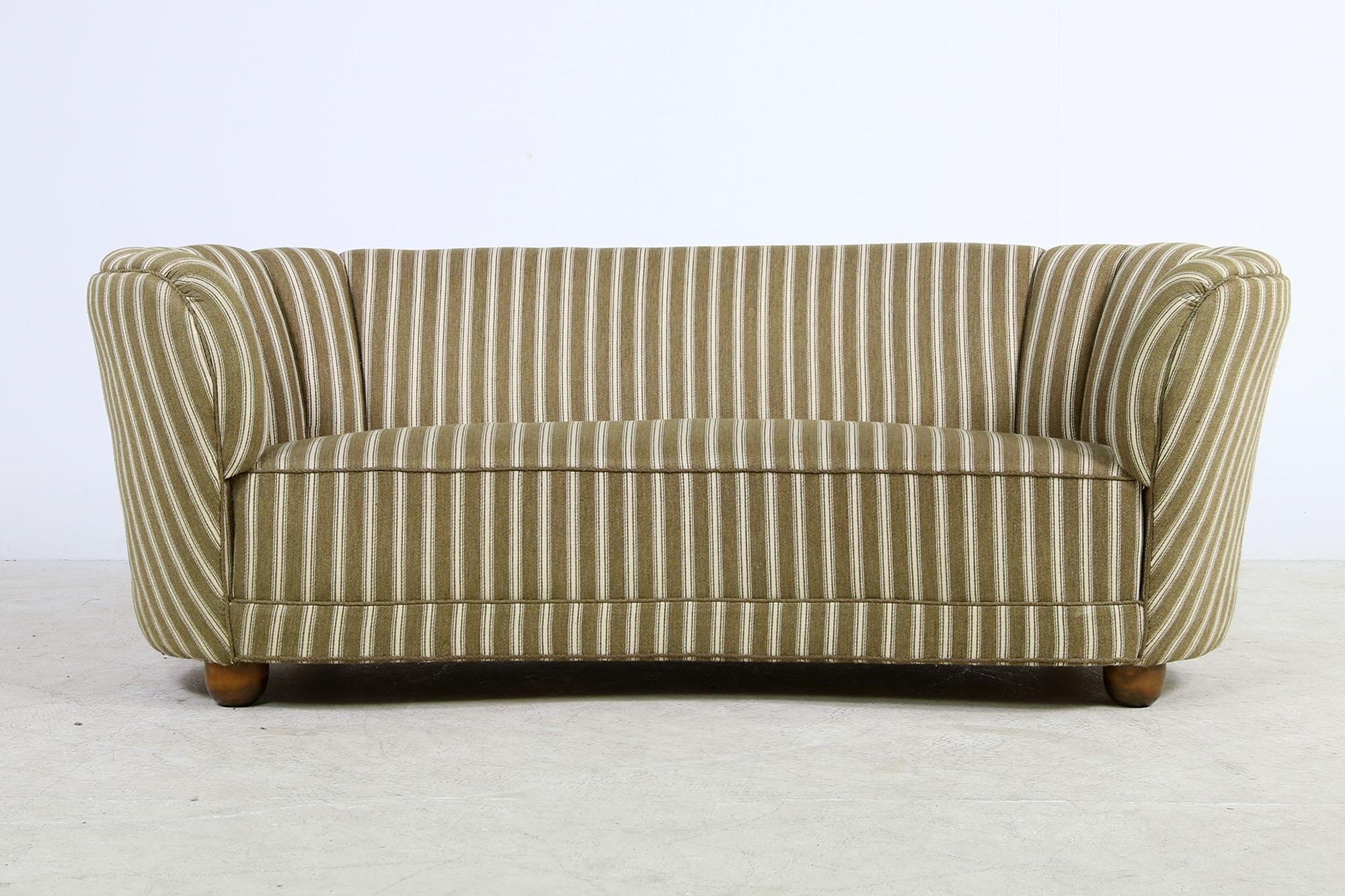 1950s Danish Curved Striped Sofa, Mid Century Modern Design, Authentic Vintage In Good Condition In Hamminkeln, DE