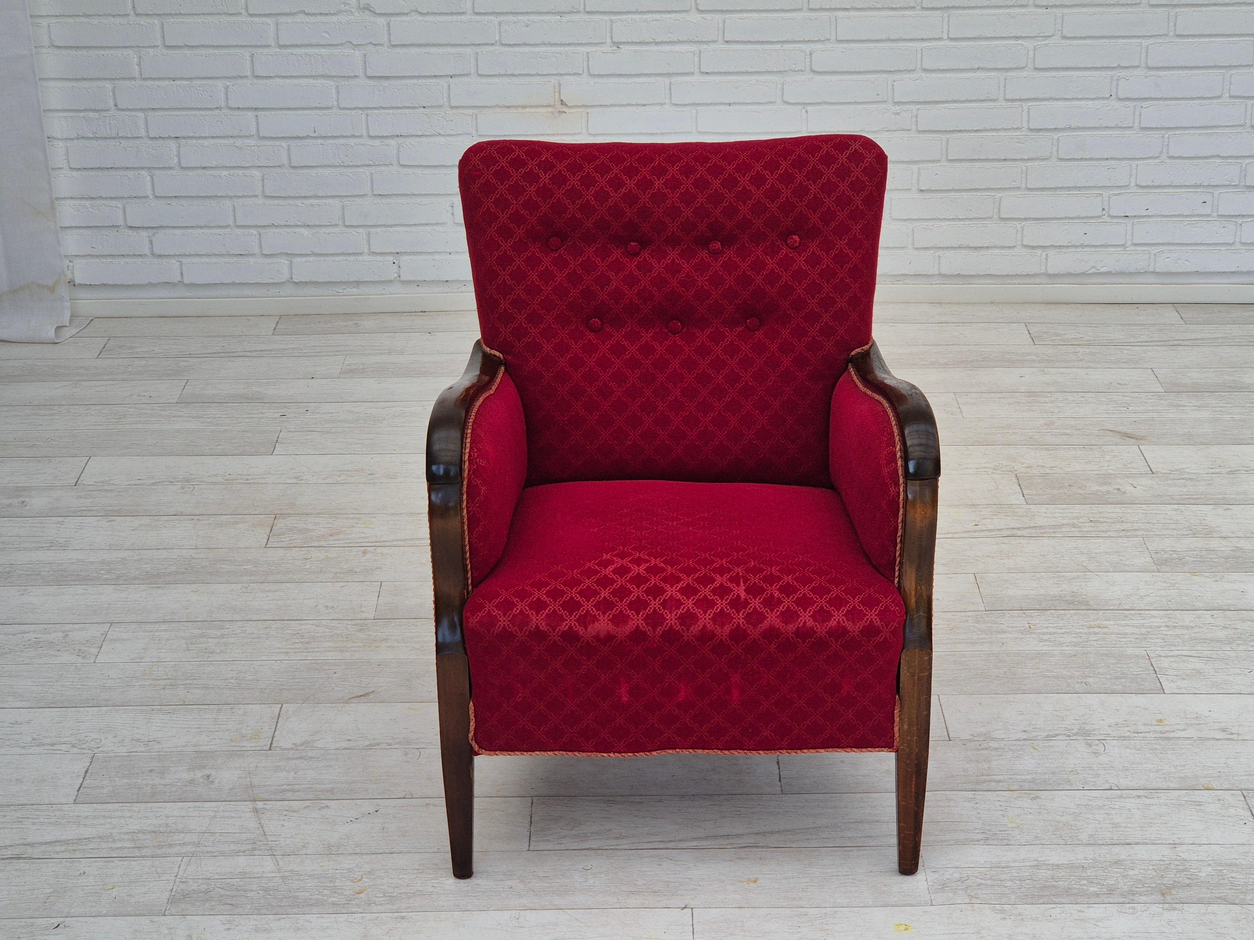 Danois Années 50, Design/One, fauteuil, état d'origine, tissu coton-laine rouge. en vente