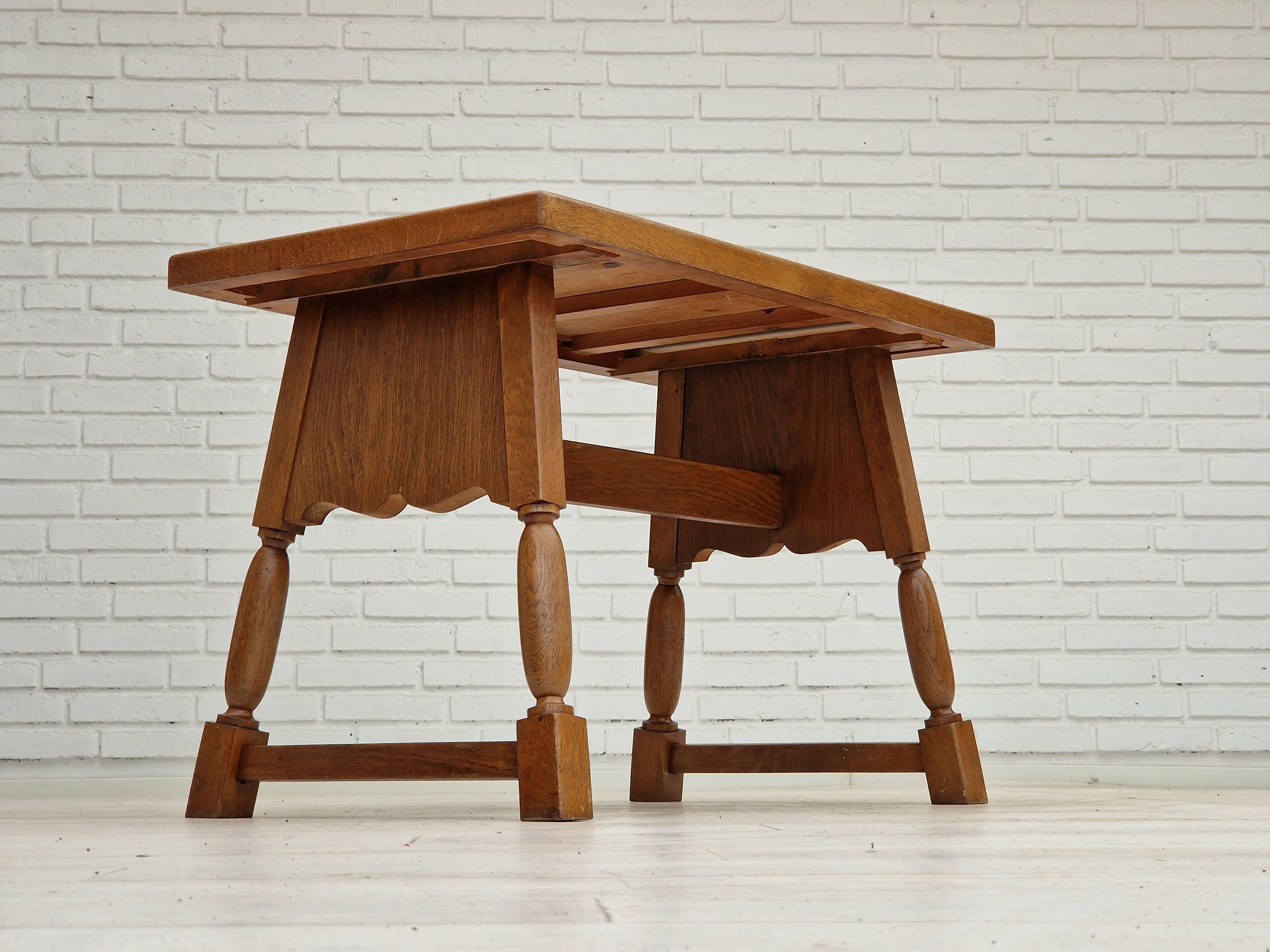 1950s, Danish Design, Oak Wood Coffee Table, Original Condition For Sale 5