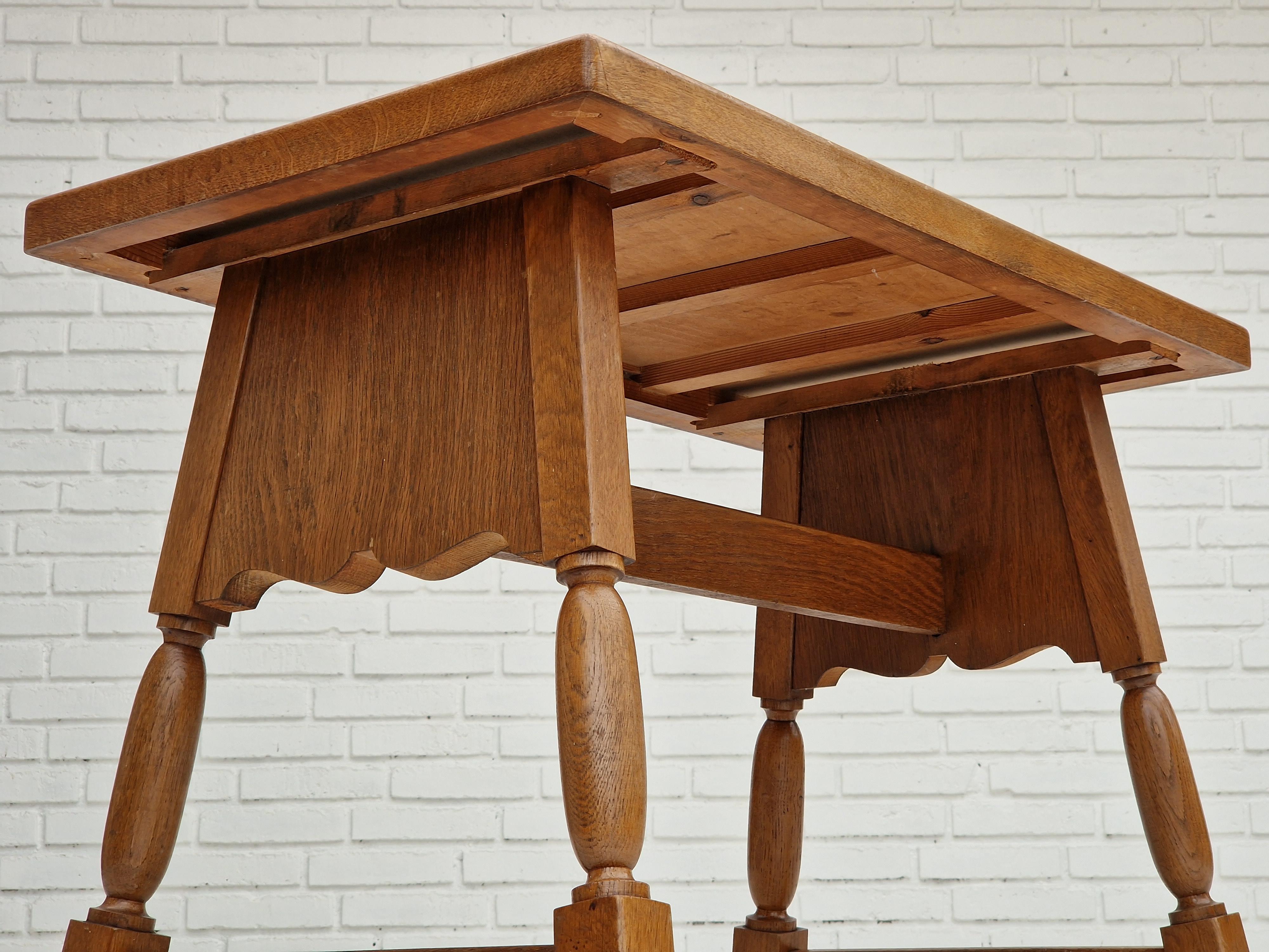 1950s, Danish Design, Oak Wood Coffee Table, Original Condition For Sale 6