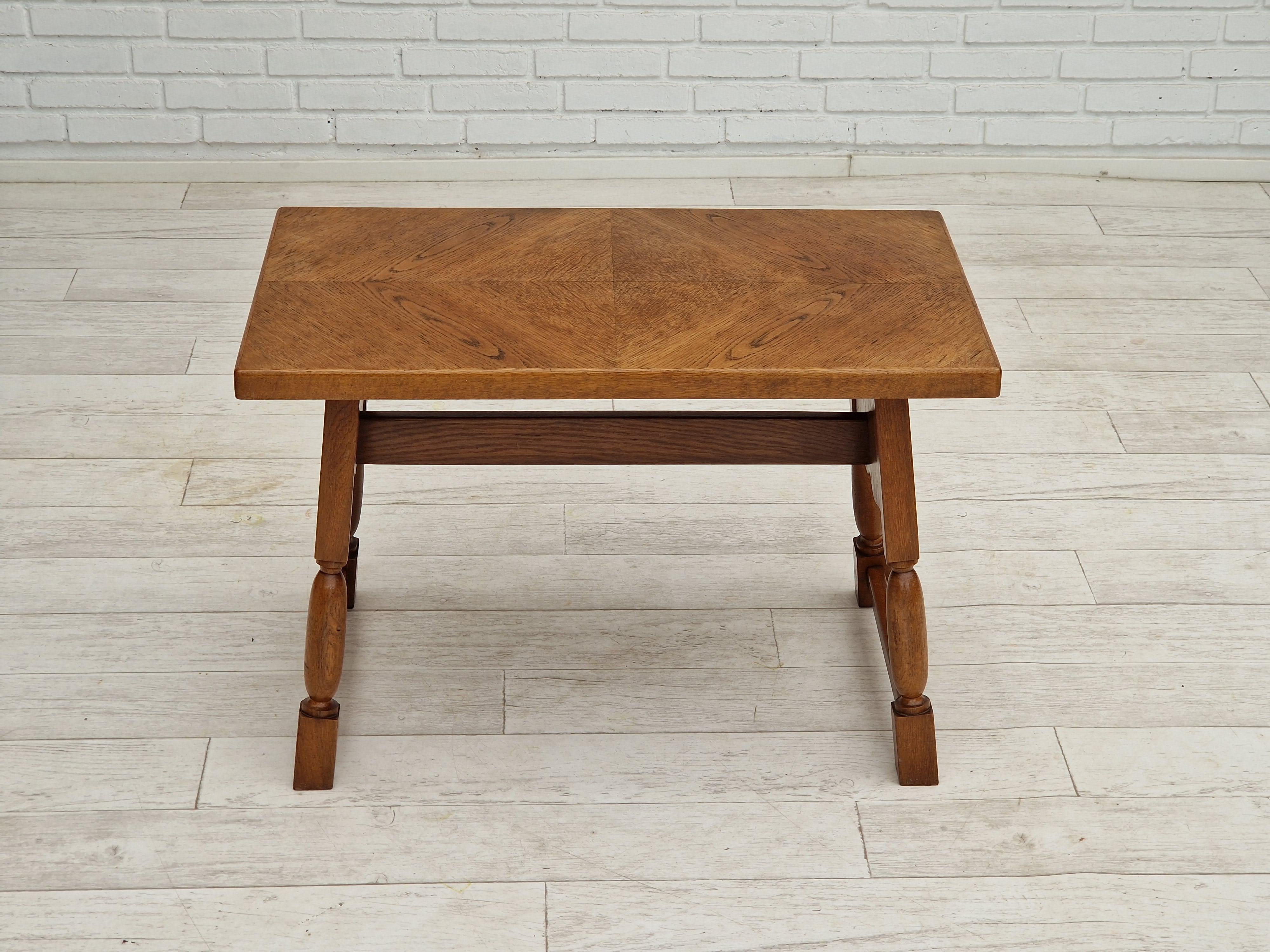 1950s, Danish design. Oak wood coffee table. Original very good condition: no smells and no stains. (Plate thickness 35mm)